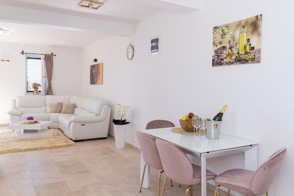 Villa Ella
