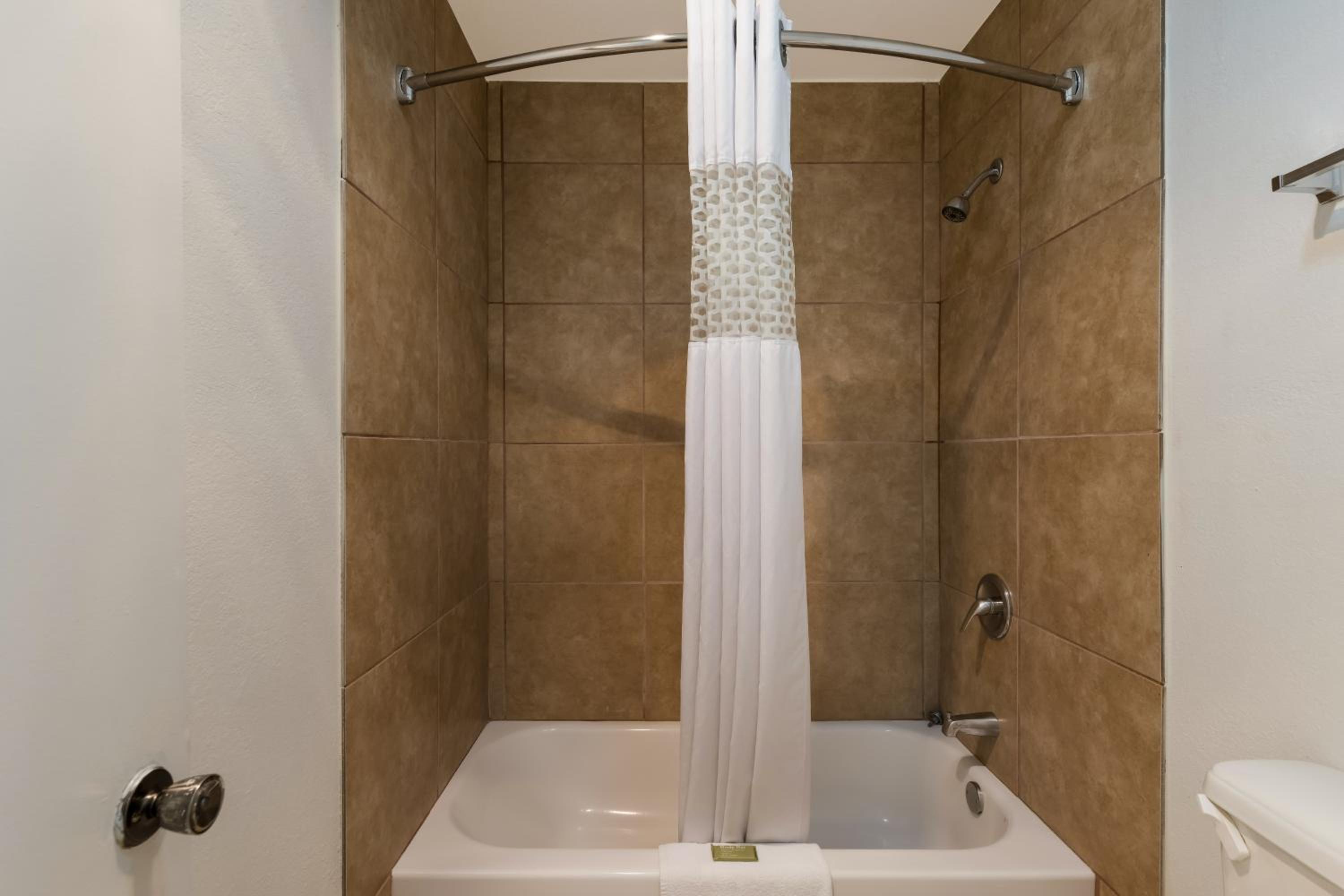 Alpine Vacations - Americas Best Value Inn Alpine - Property Image 4