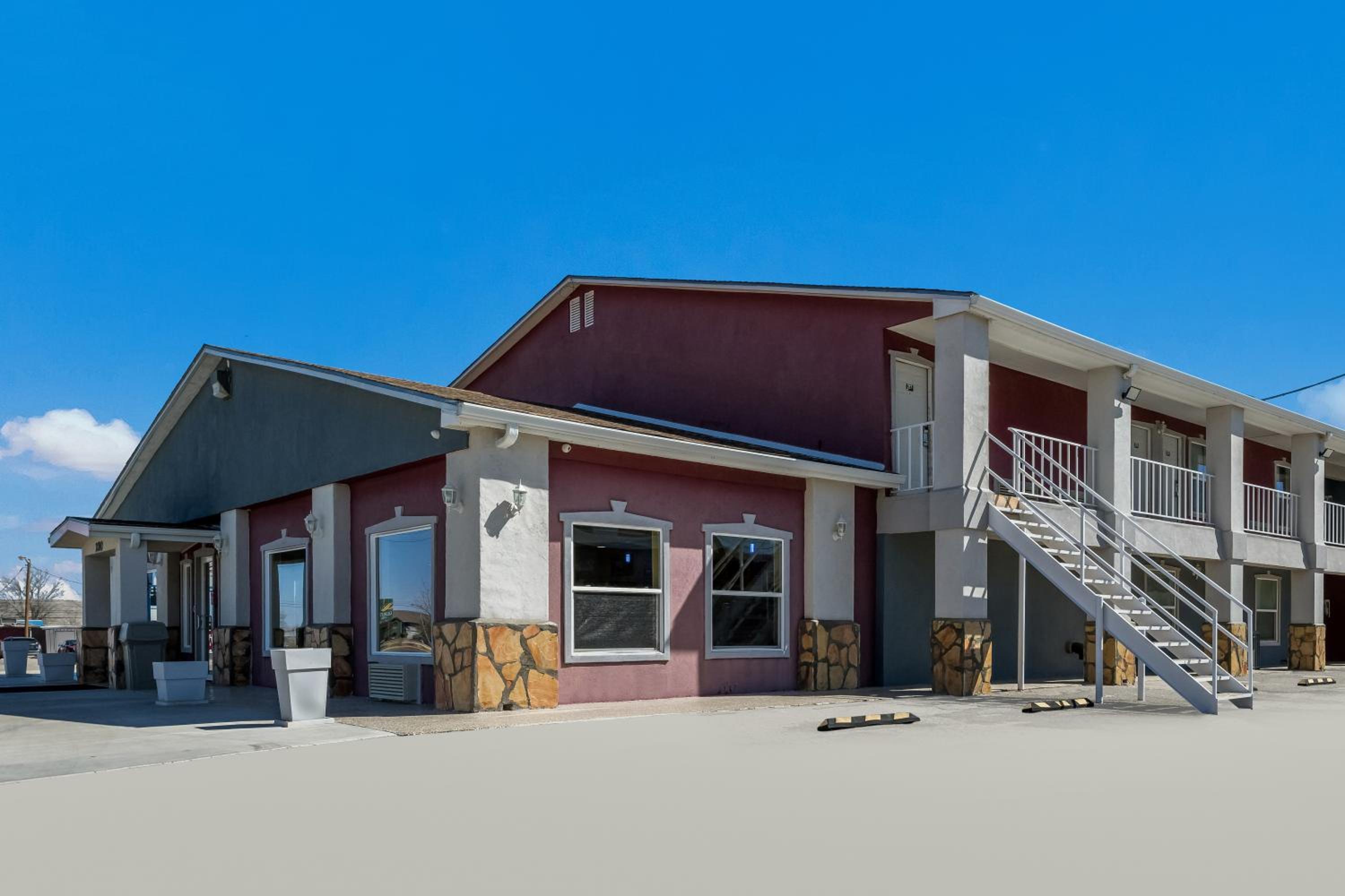 Alpine Vacations - Americas Best Value Inn Alpine - Property Image 2