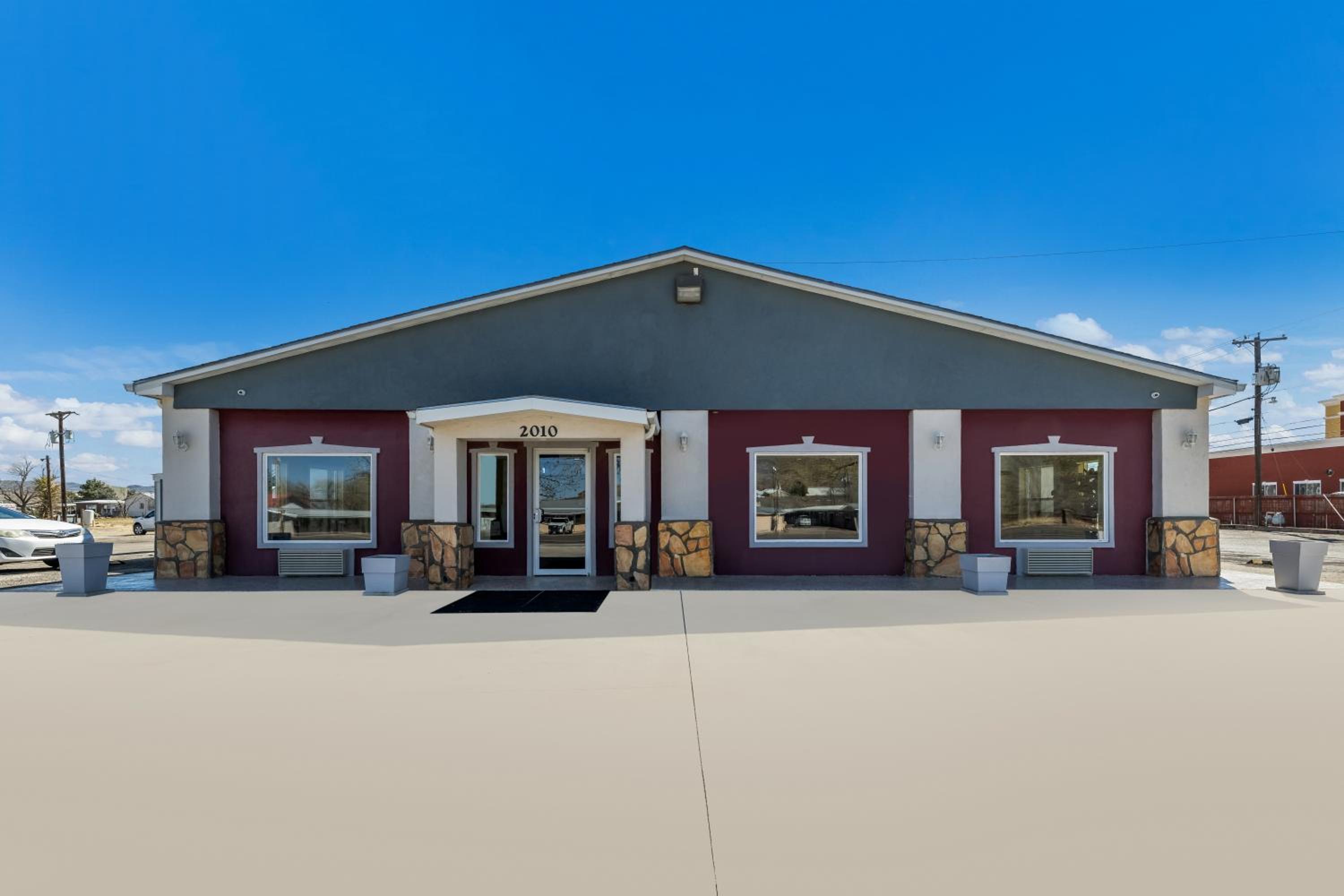 Alpine Vacations - Americas Best Value Inn Alpine - Property Image 8