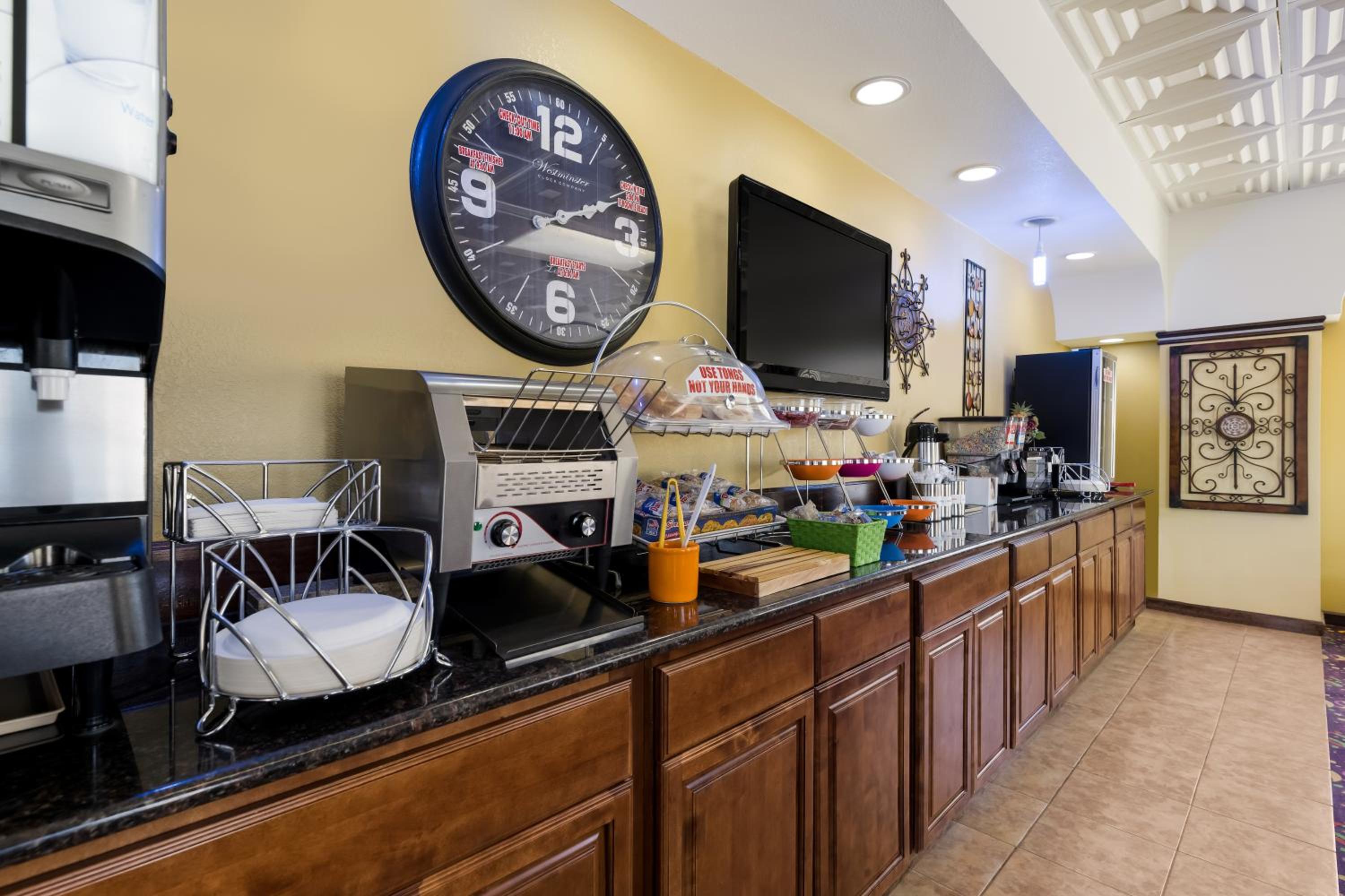 Alpine Vacations - Americas Best Value Inn Alpine - Property Image 9