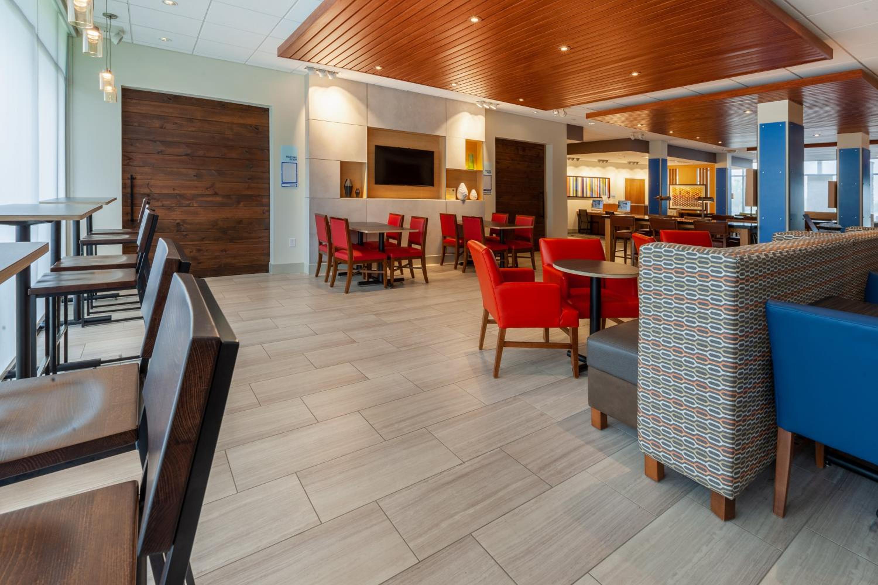 Brunswick Vacations - Holiday Inn Express Suites Brunswick-Harpers Ferry Area, an IHG Hotel - Property Image 18