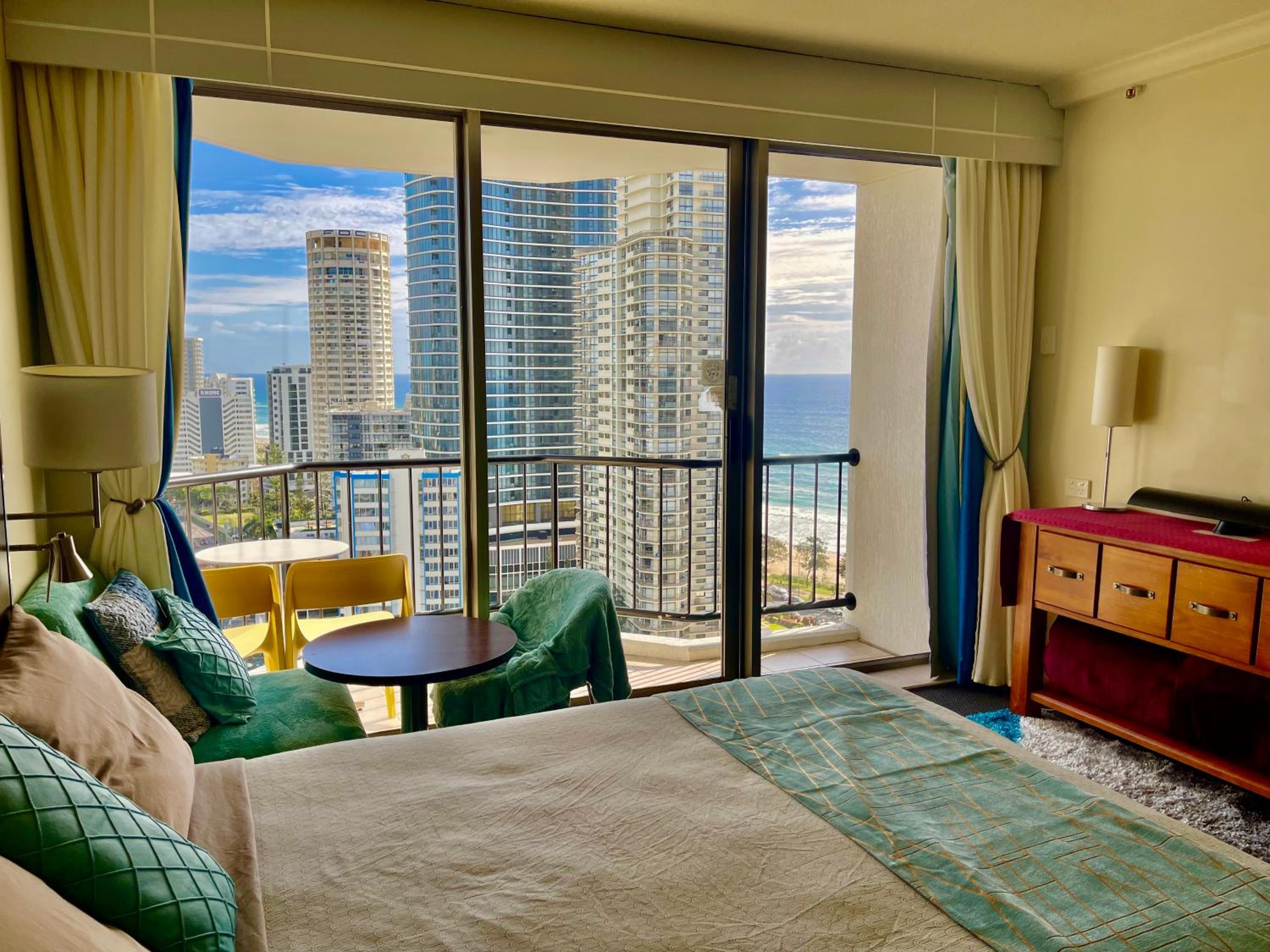 High Floor Ocean View at Surfers Paradise - Hotel Studio