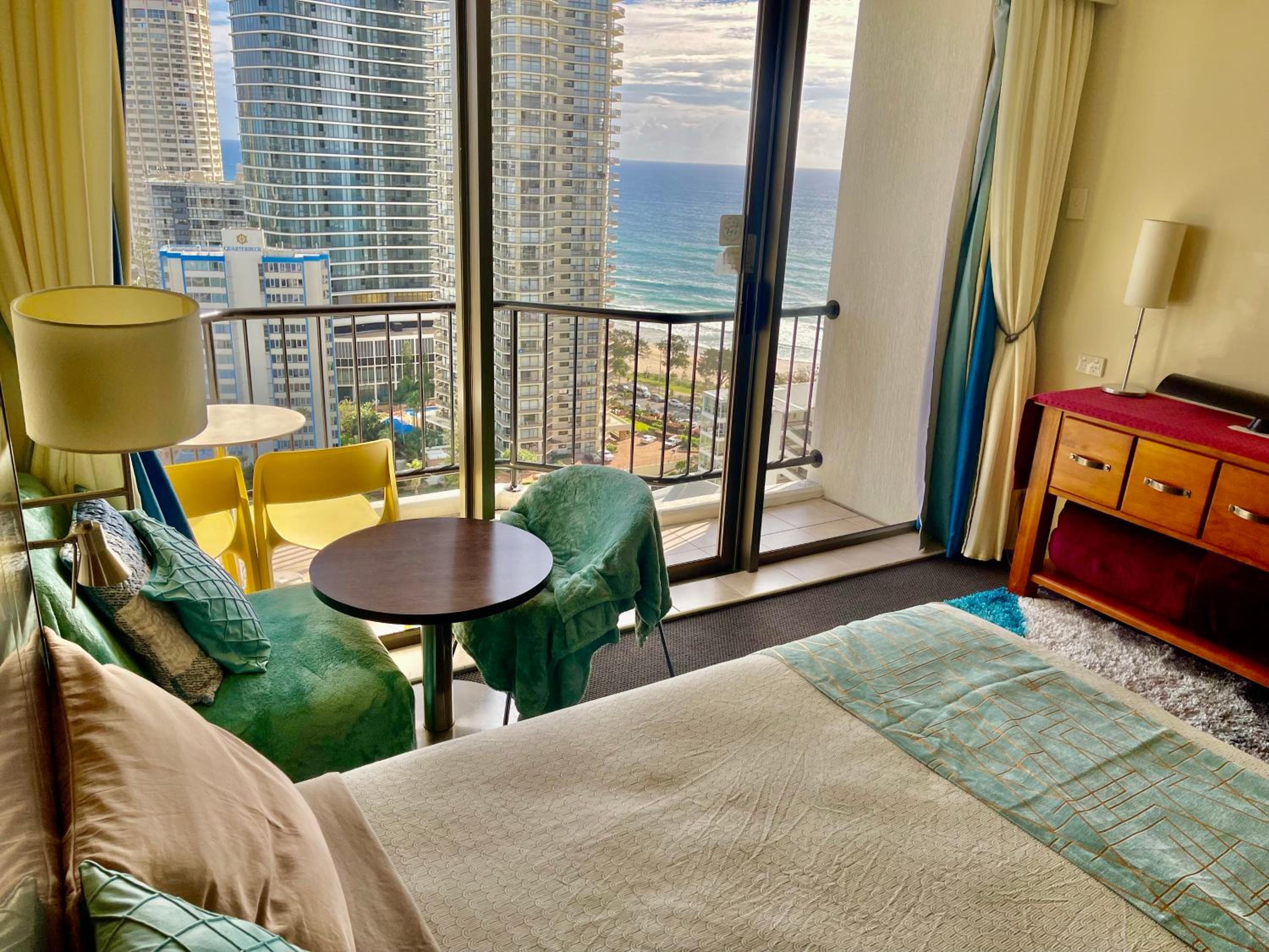 High Floor Ocean View at Surfers Paradise - Hotel Studio