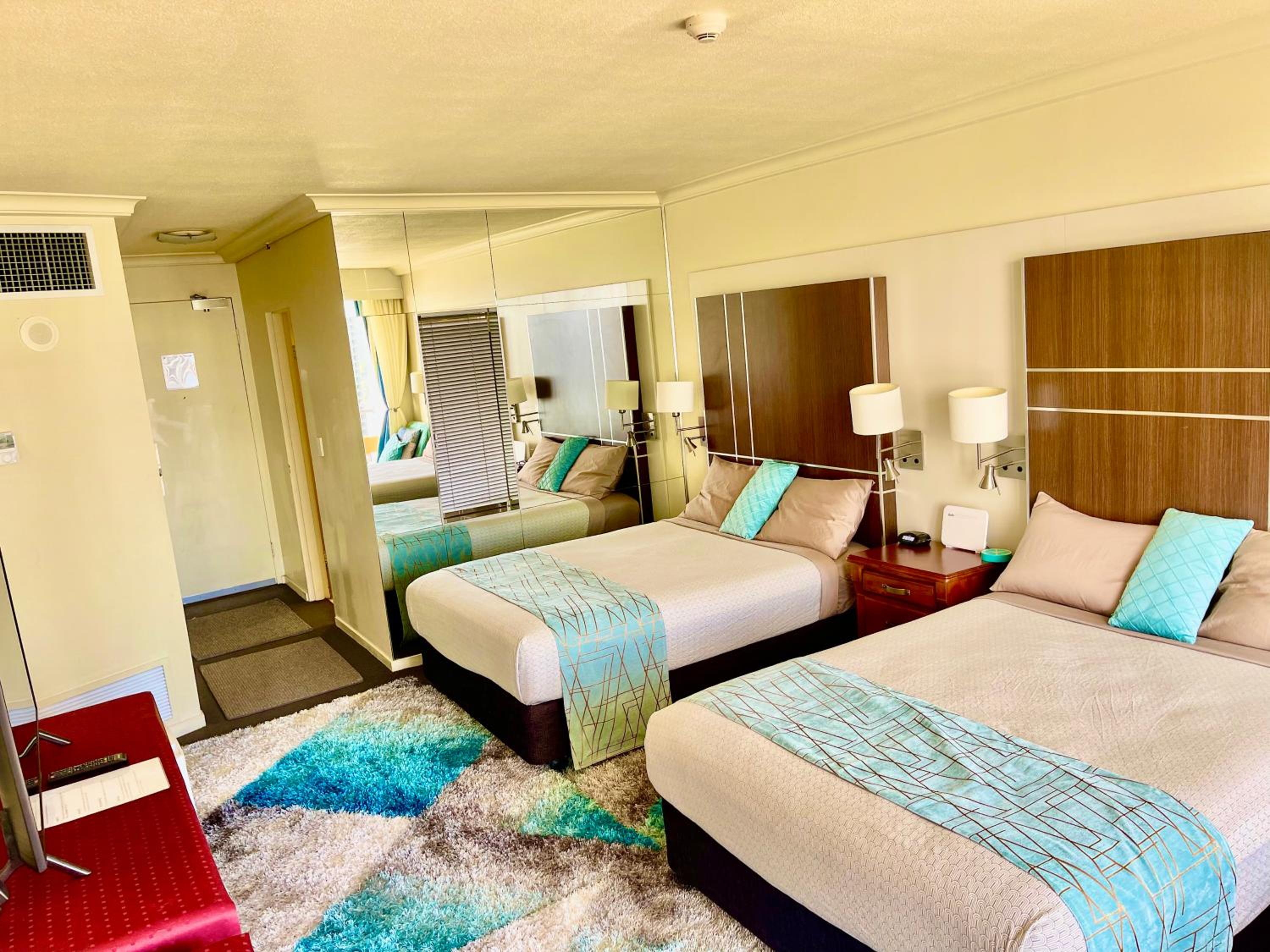 High Floor Ocean View at Surfers Paradise - Hotel Studio