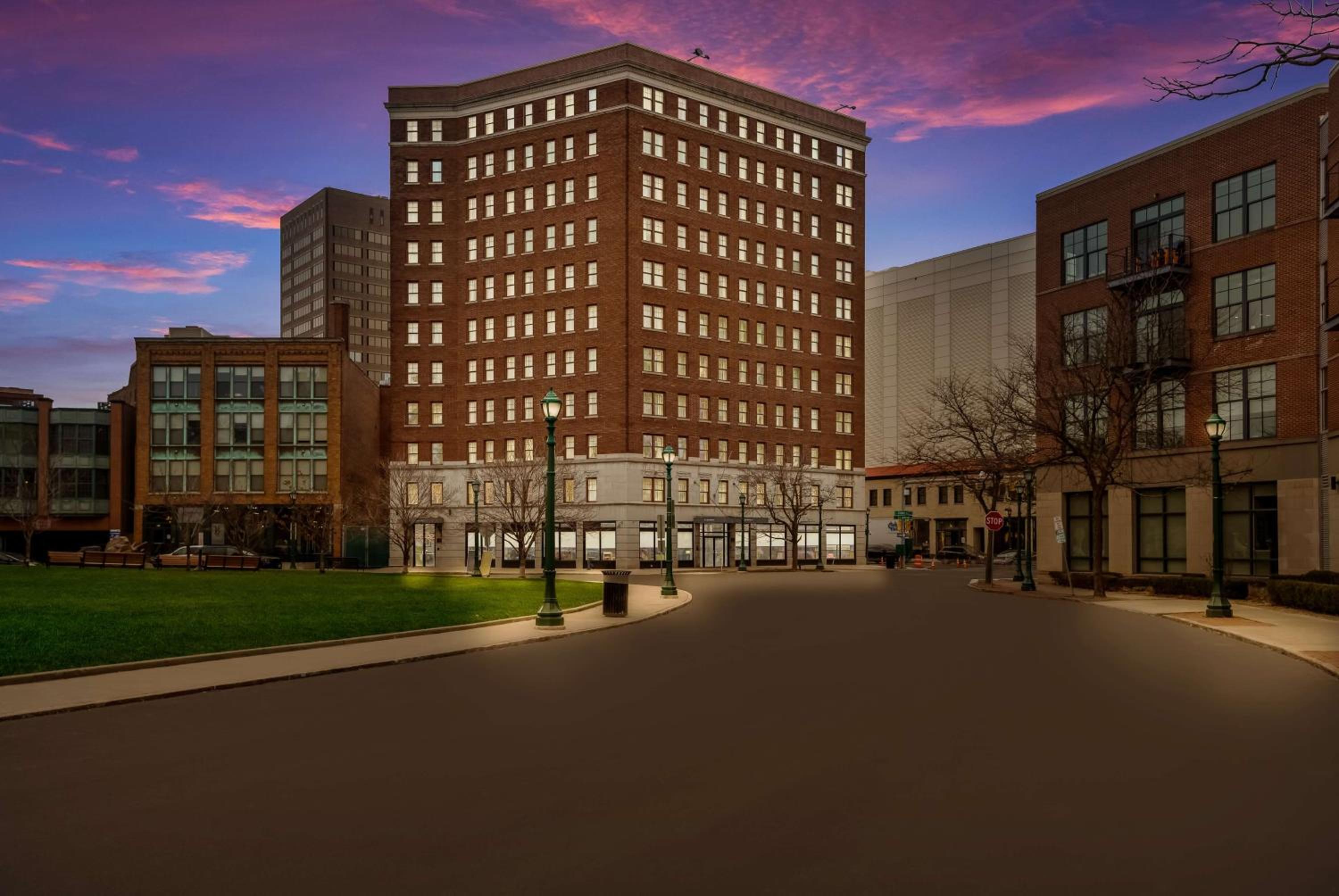 Hotel Best Western Syracuse Downtown Hotel and Suites - Image 1
