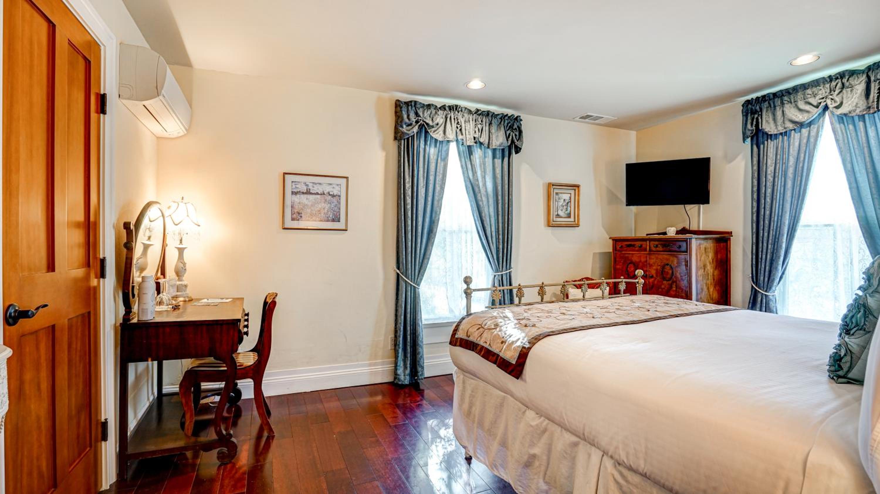 The River Belle Inn