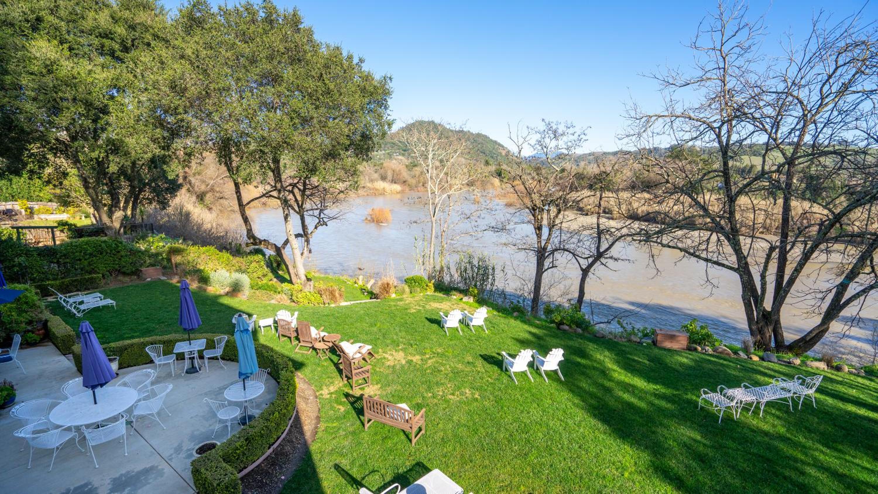 The River Belle Inn