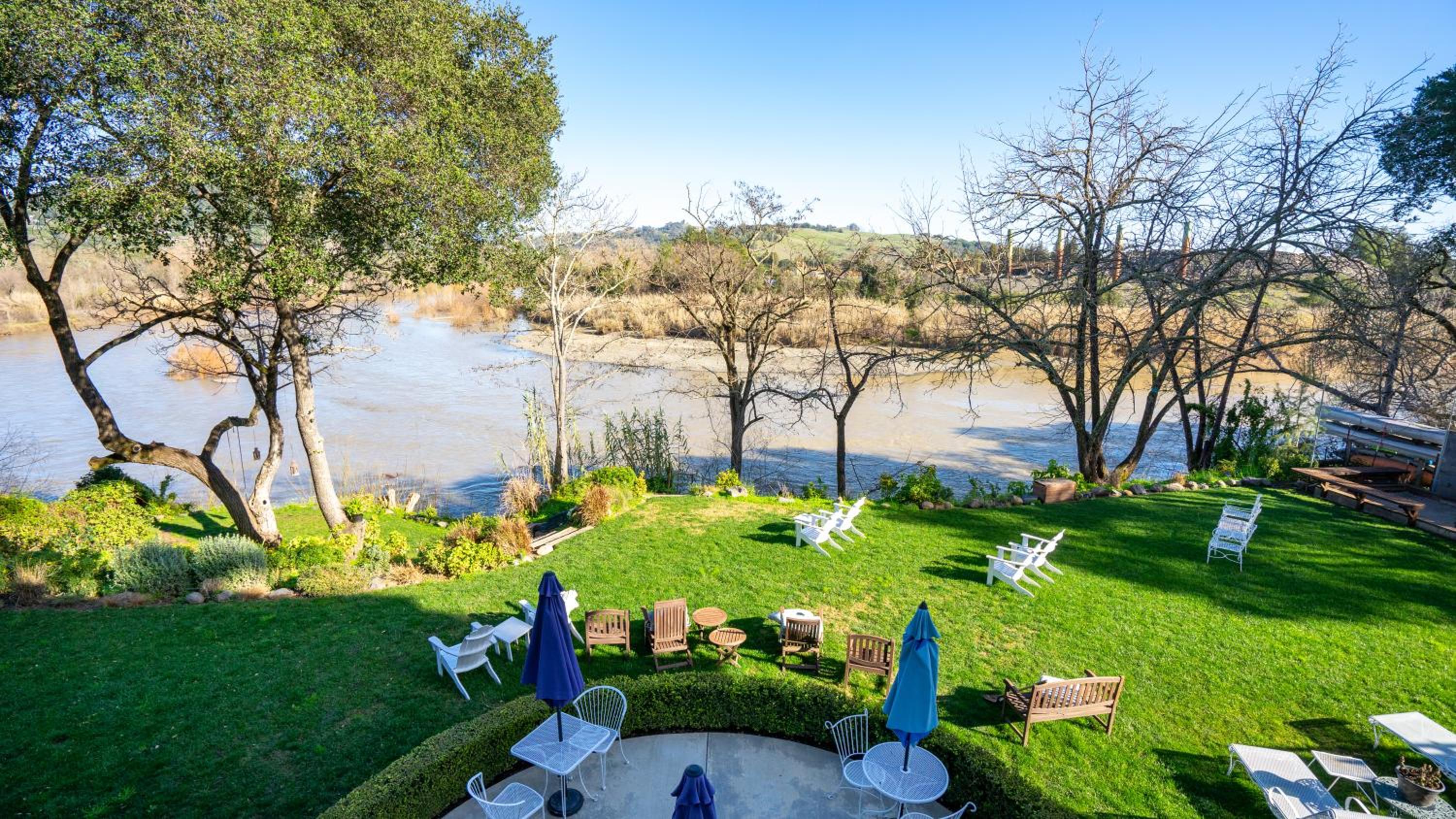The River Belle Inn