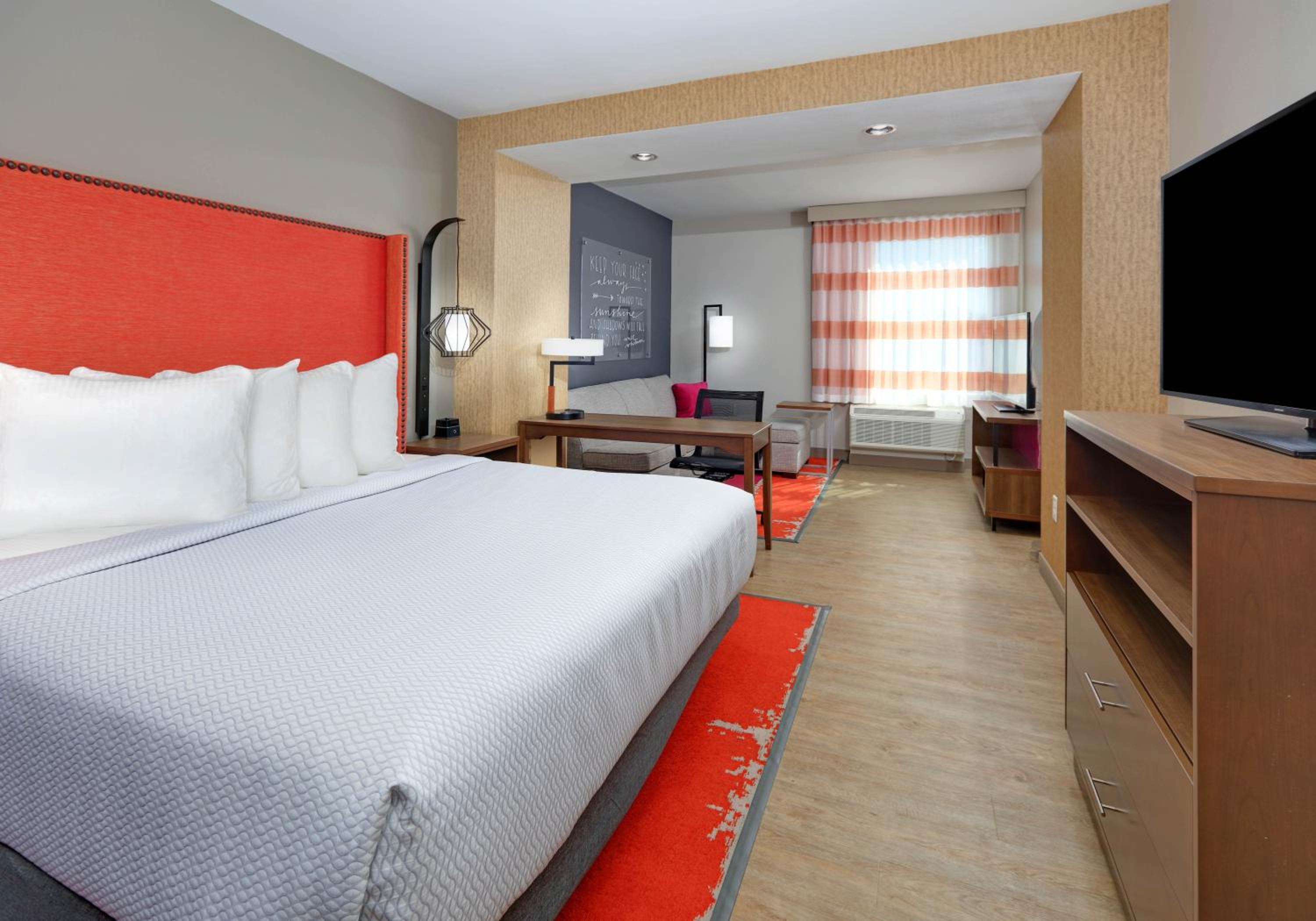 La Quinta Inn Suites by Wyndham Lakeway - Property Image 13
