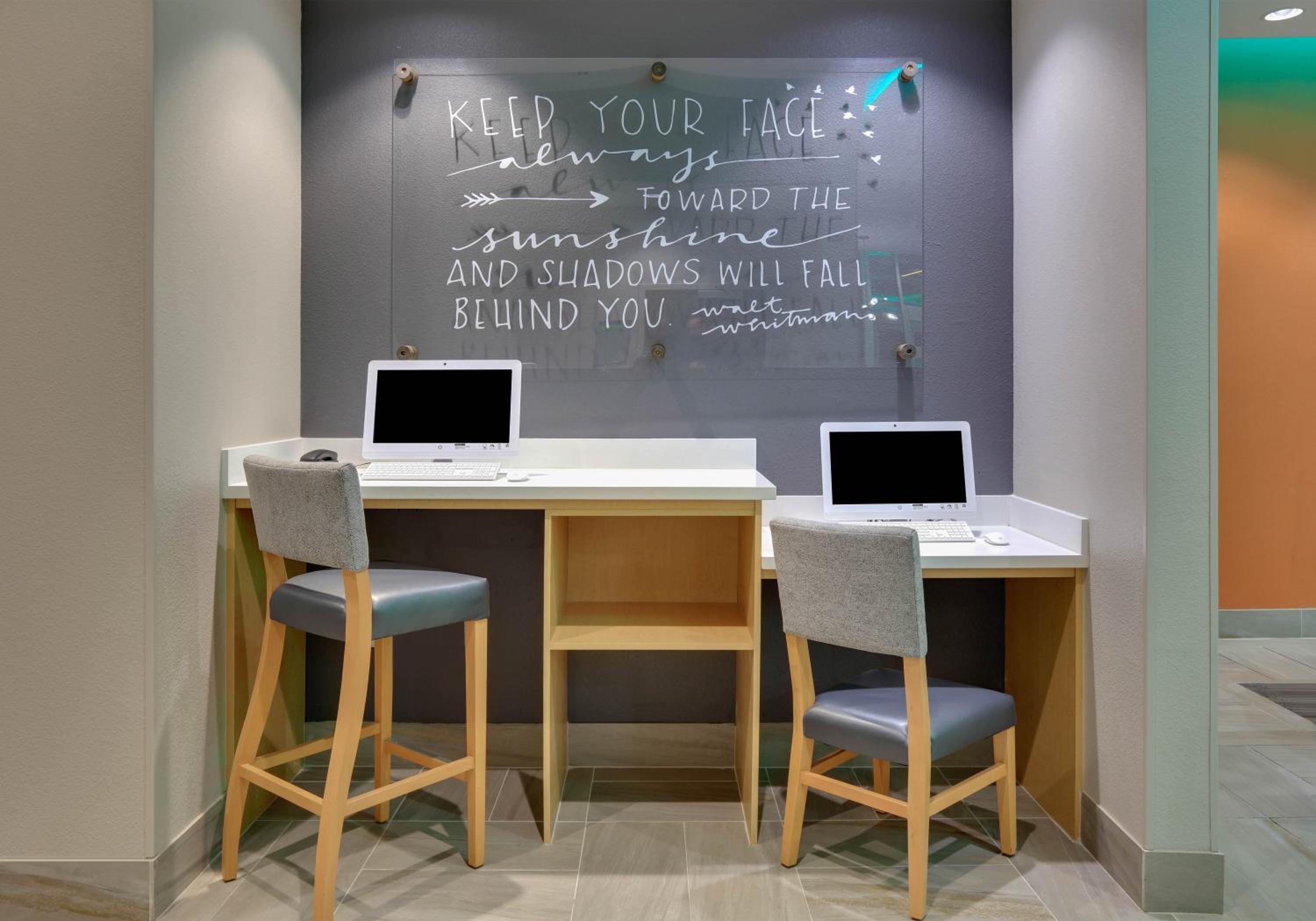 La Quinta Inn Suites by Wyndham Lakeway - Property Image 12