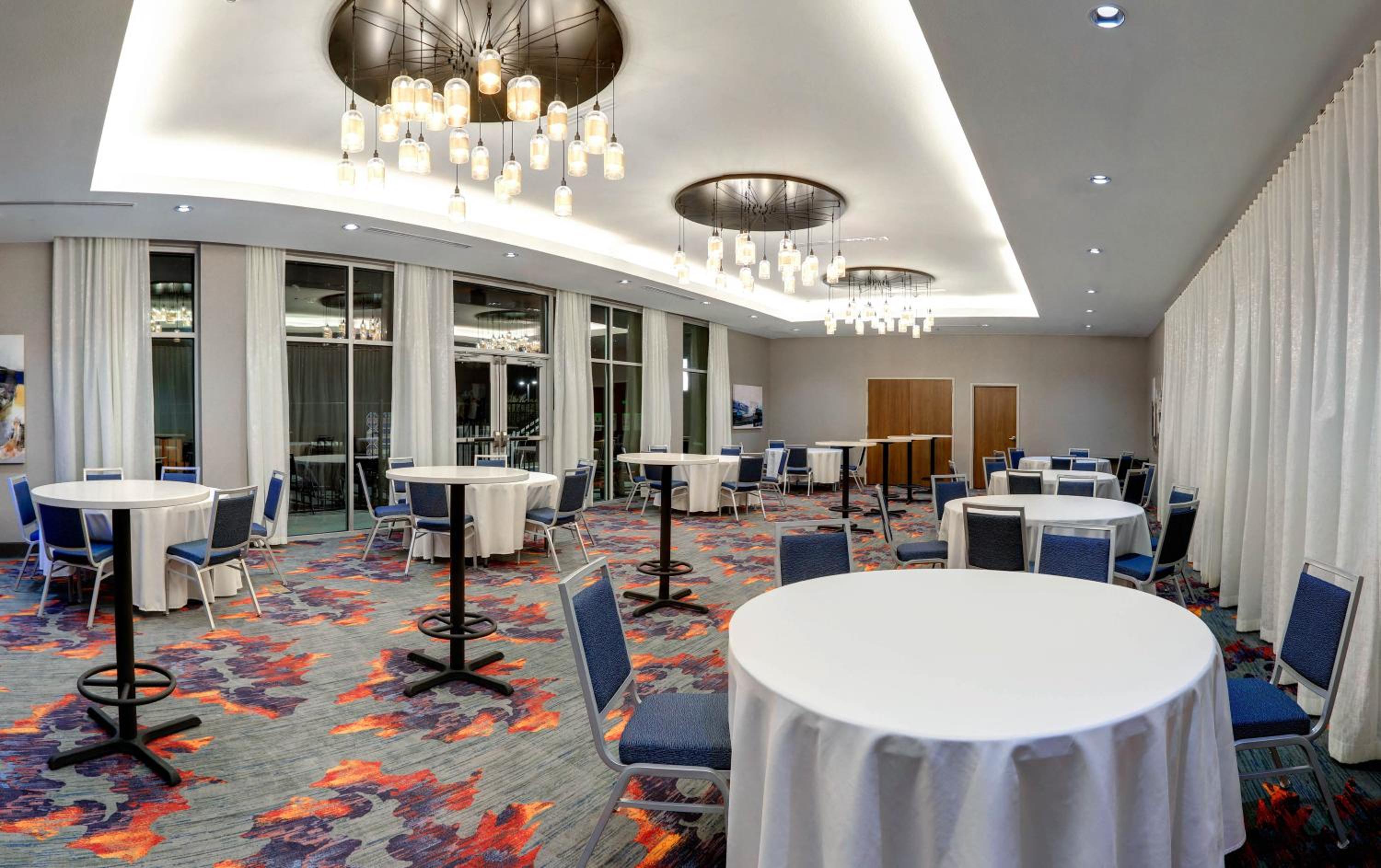 La Quinta Inn Suites by Wyndham Lakeway - Property Image 7