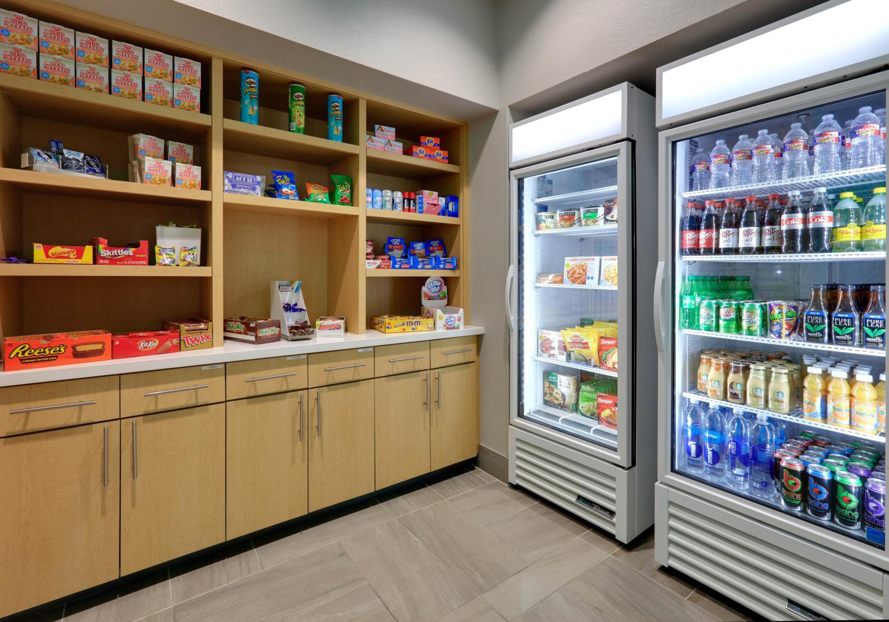 La Quinta Inn Suites by Wyndham Lakeway - Property Image 18