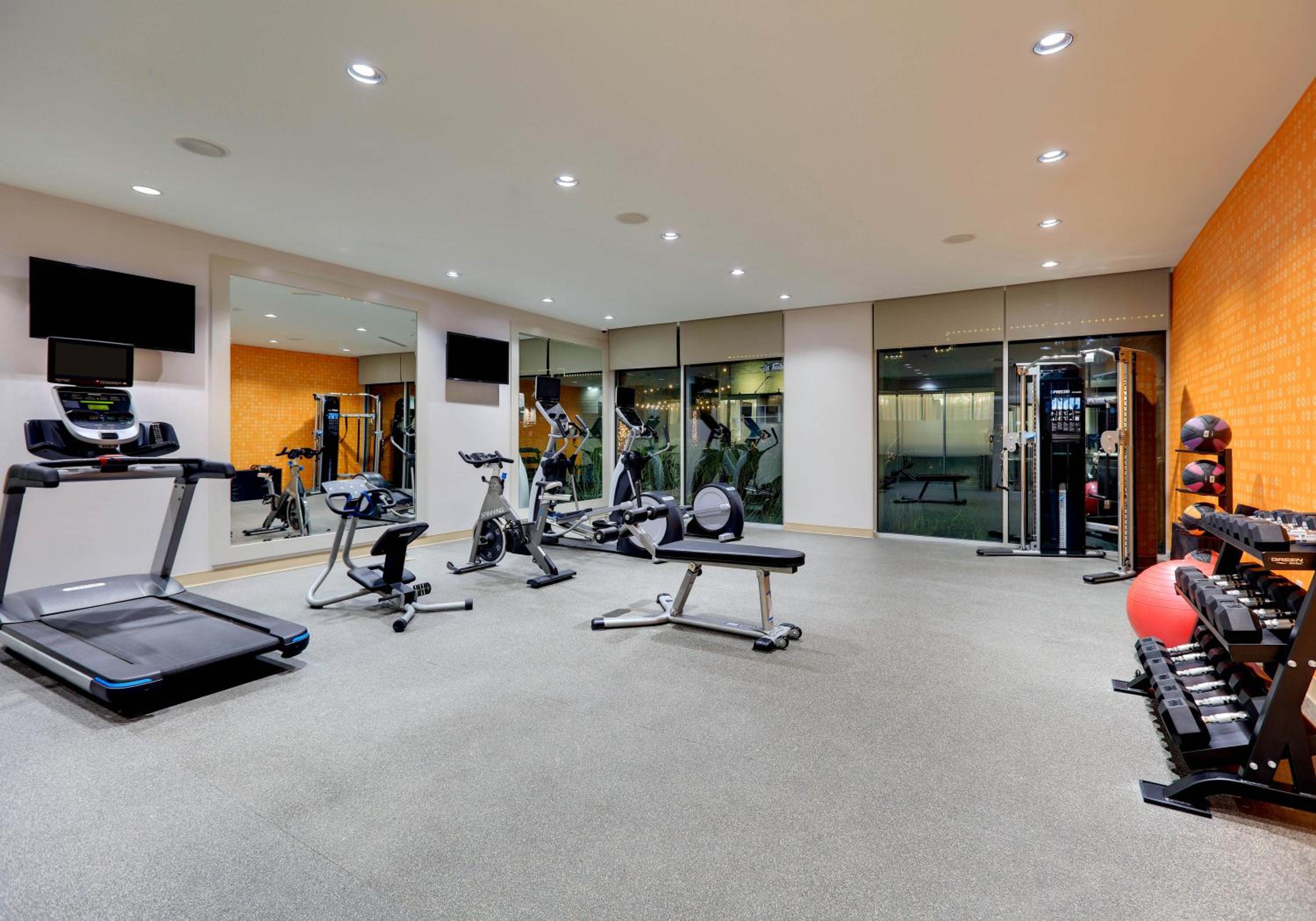 La Quinta Inn Suites by Wyndham Lakeway - Property Image 20