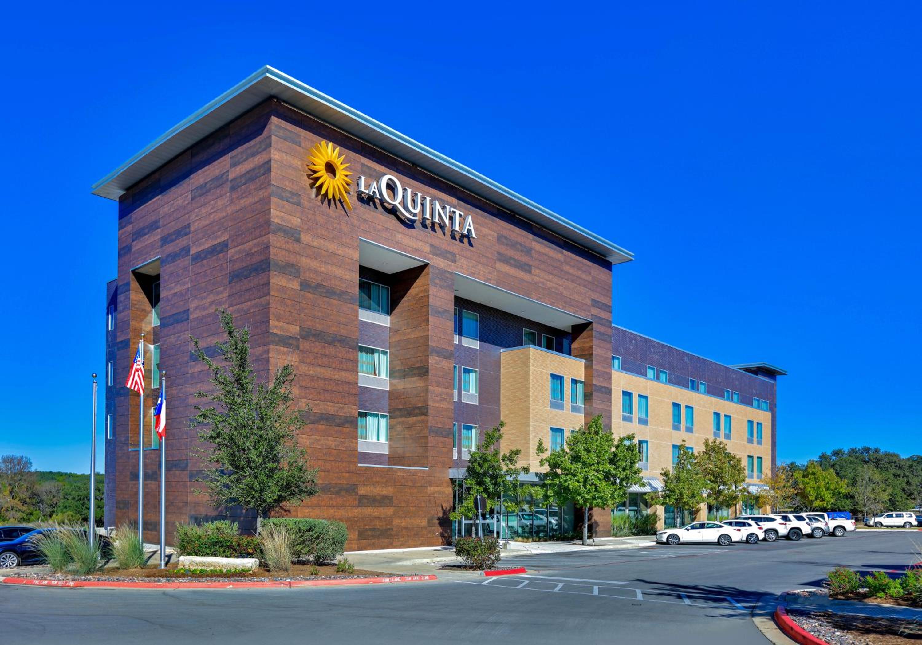 La Quinta Inn Suites by Wyndham Lakeway - Property Image 42