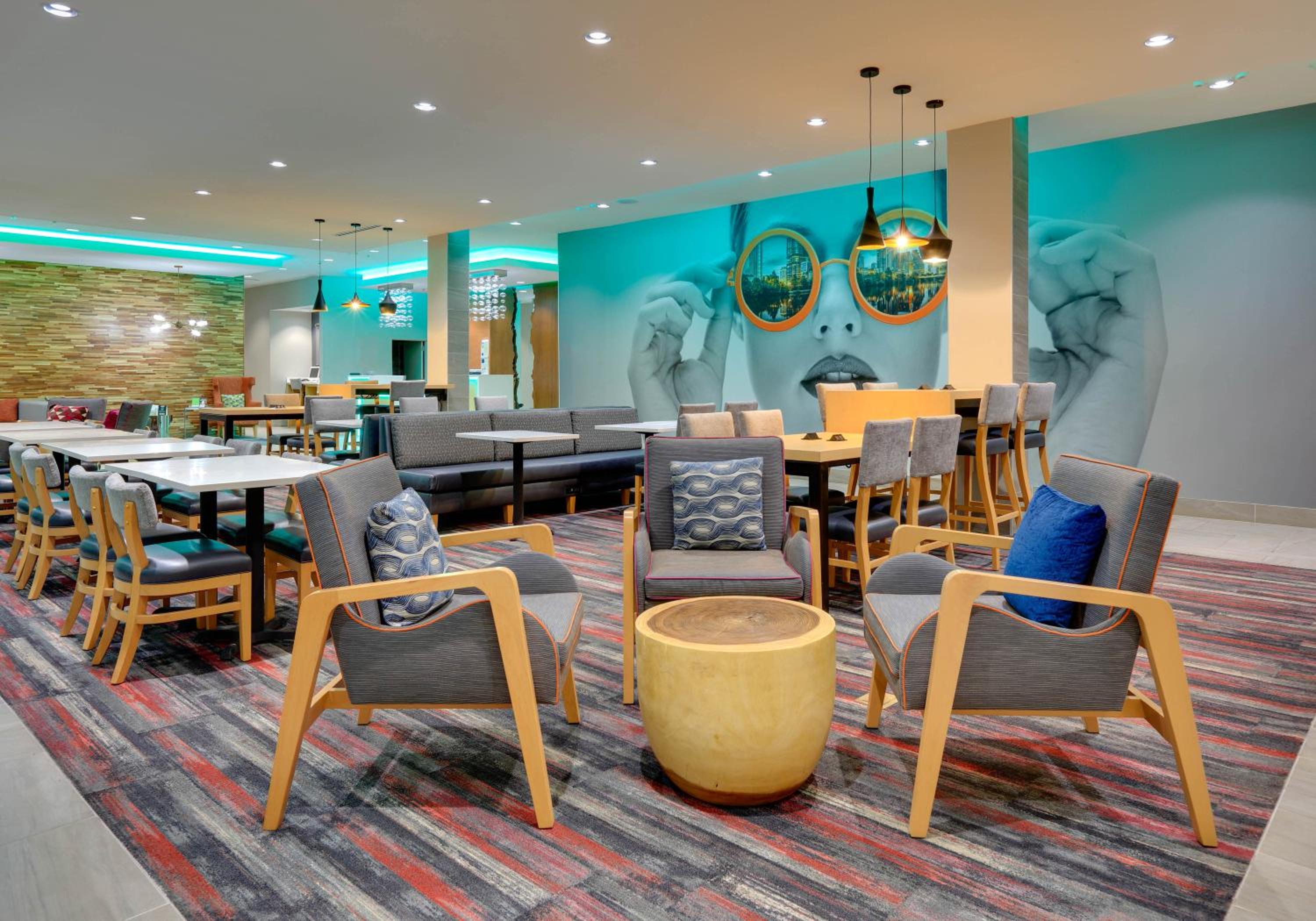 La Quinta Inn Suites by Wyndham Lakeway - Property Image 22