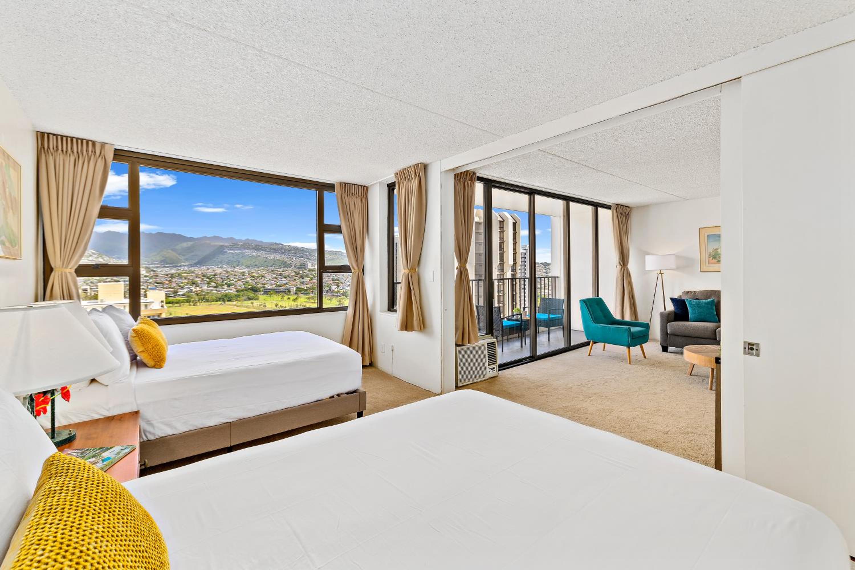 1BR Condo with Beautiful Mountain Views and Free Parking! view 4