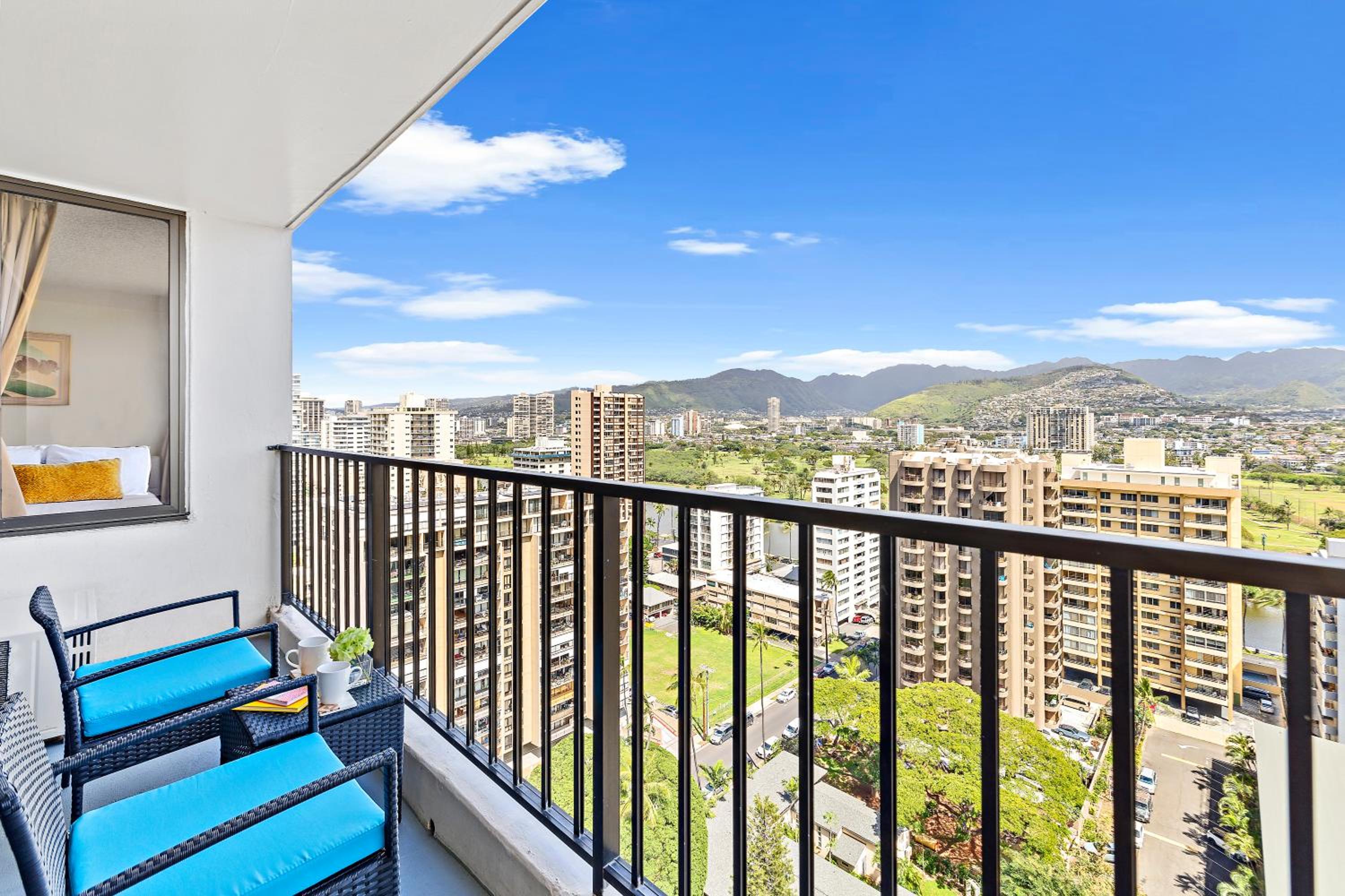 1BR Condo with Beautiful Mountain Views and Free Parking! view 2