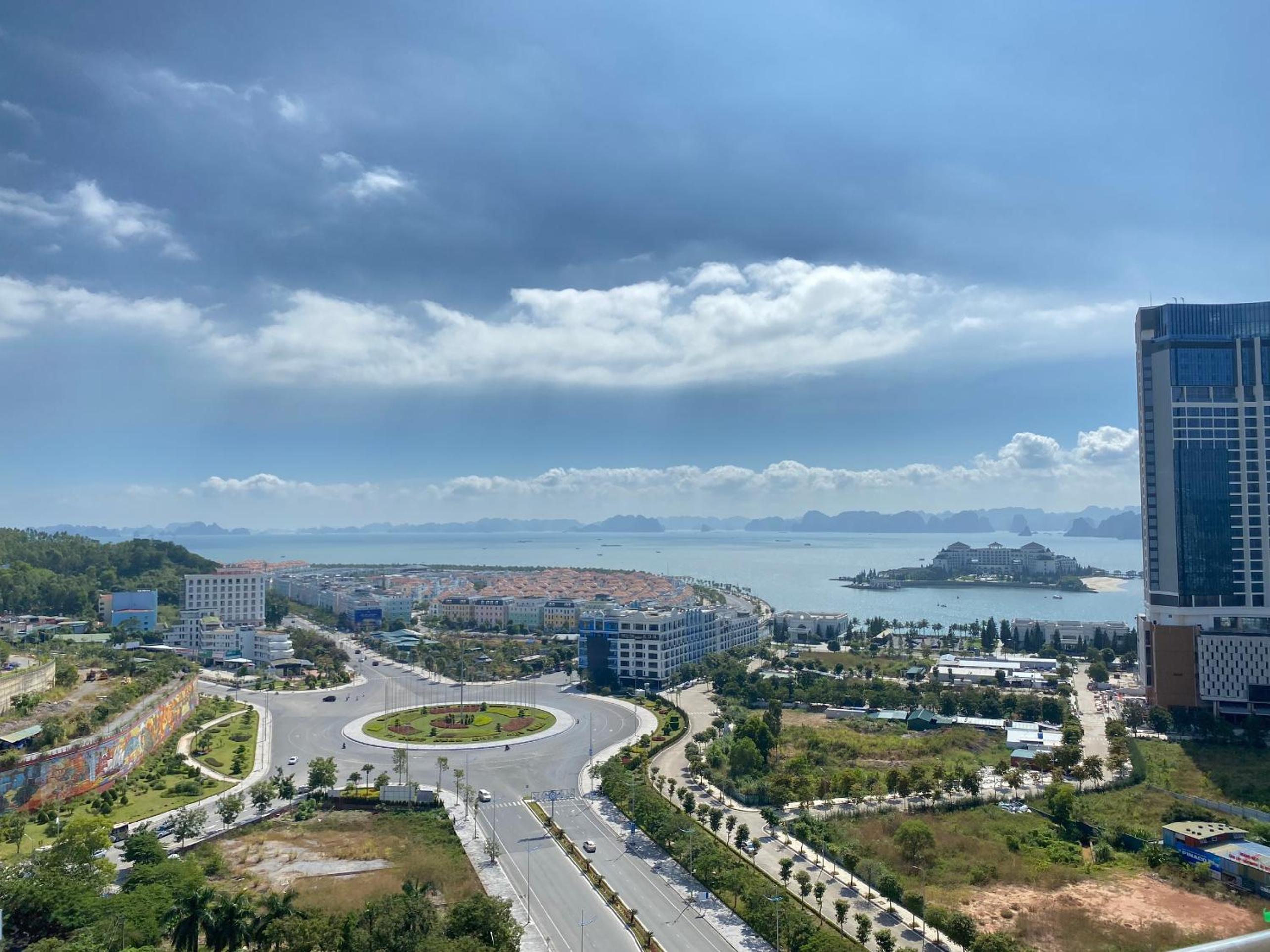Newlife Apartment Ha Long Near Beach