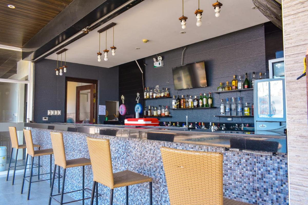 bar