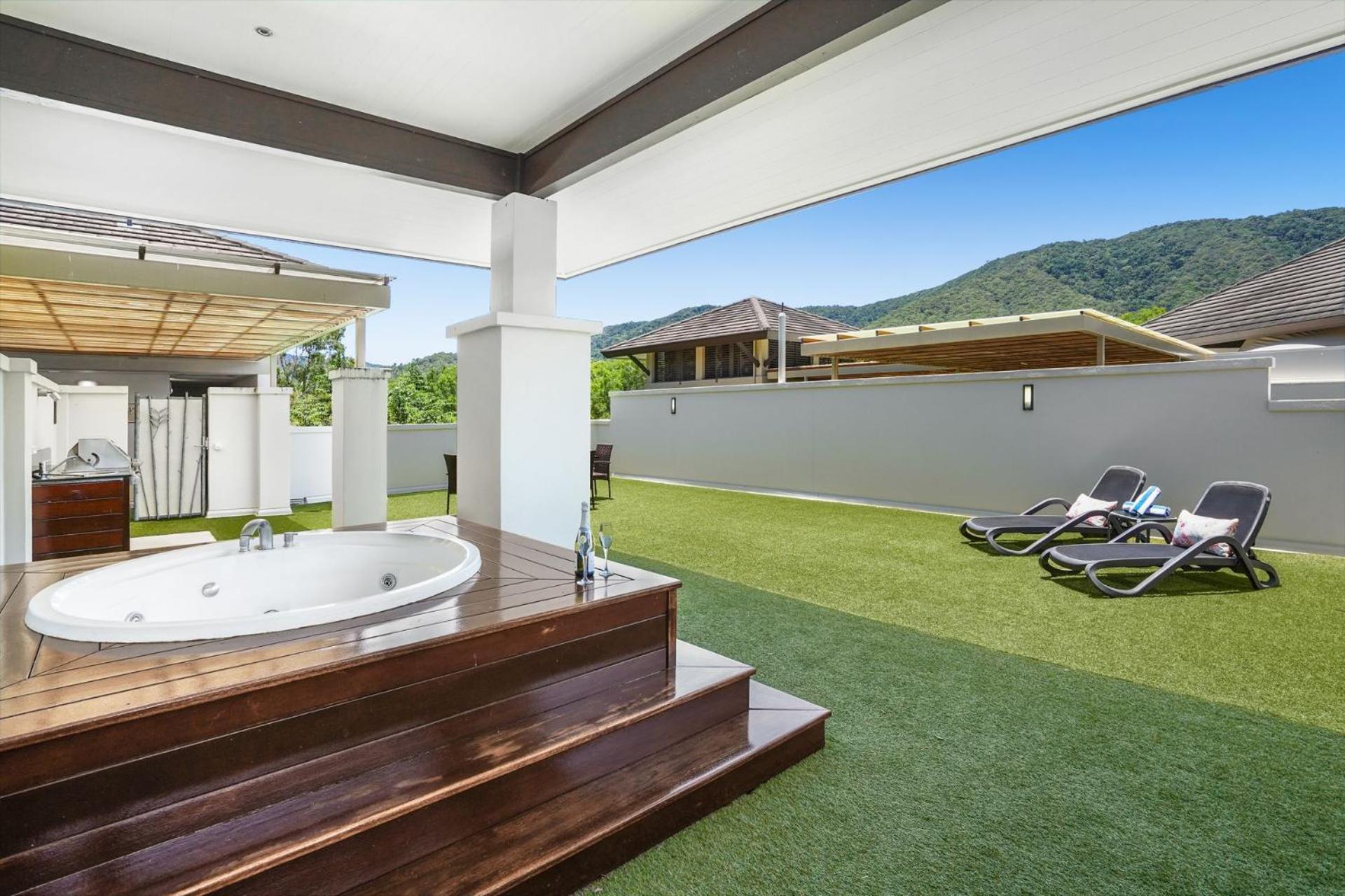 Belle Escapes Penthouse Suite 417 Sea Temple Resort Palm Cove