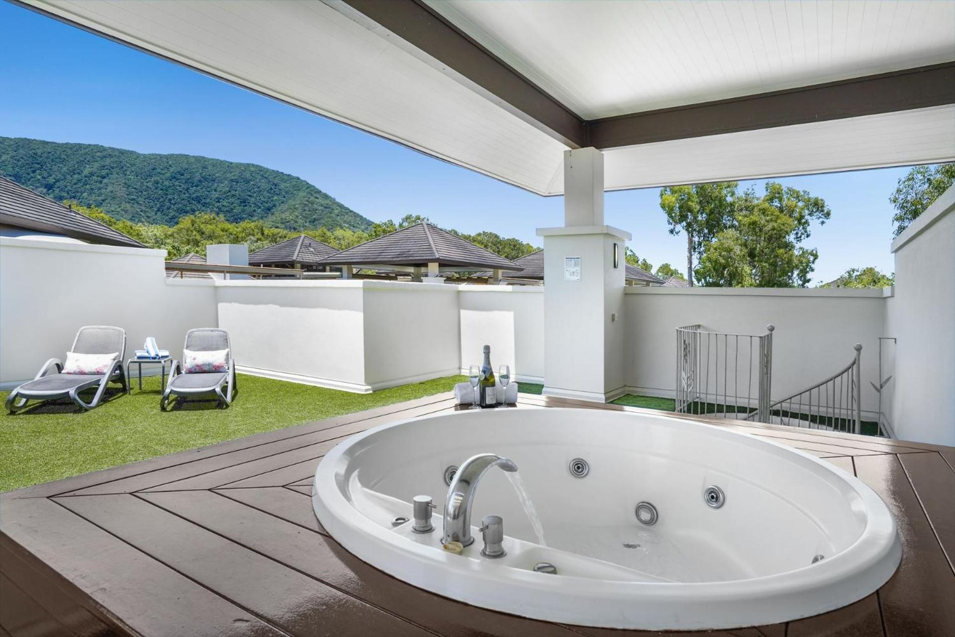 Belle Escapes Penthouse Suite 417 Sea Temple Resort Palm Cove