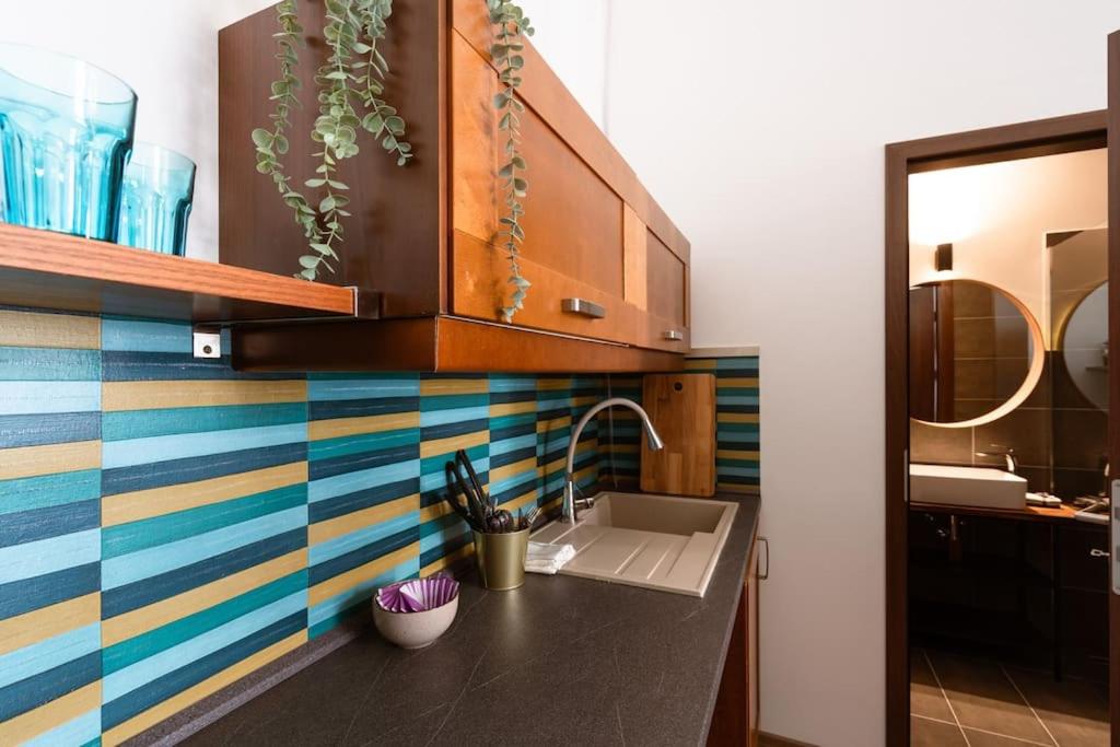 Free Parking Chain Bridge Home 4ppl, 2bdrm, Wifi, Smart TV, AC view 3