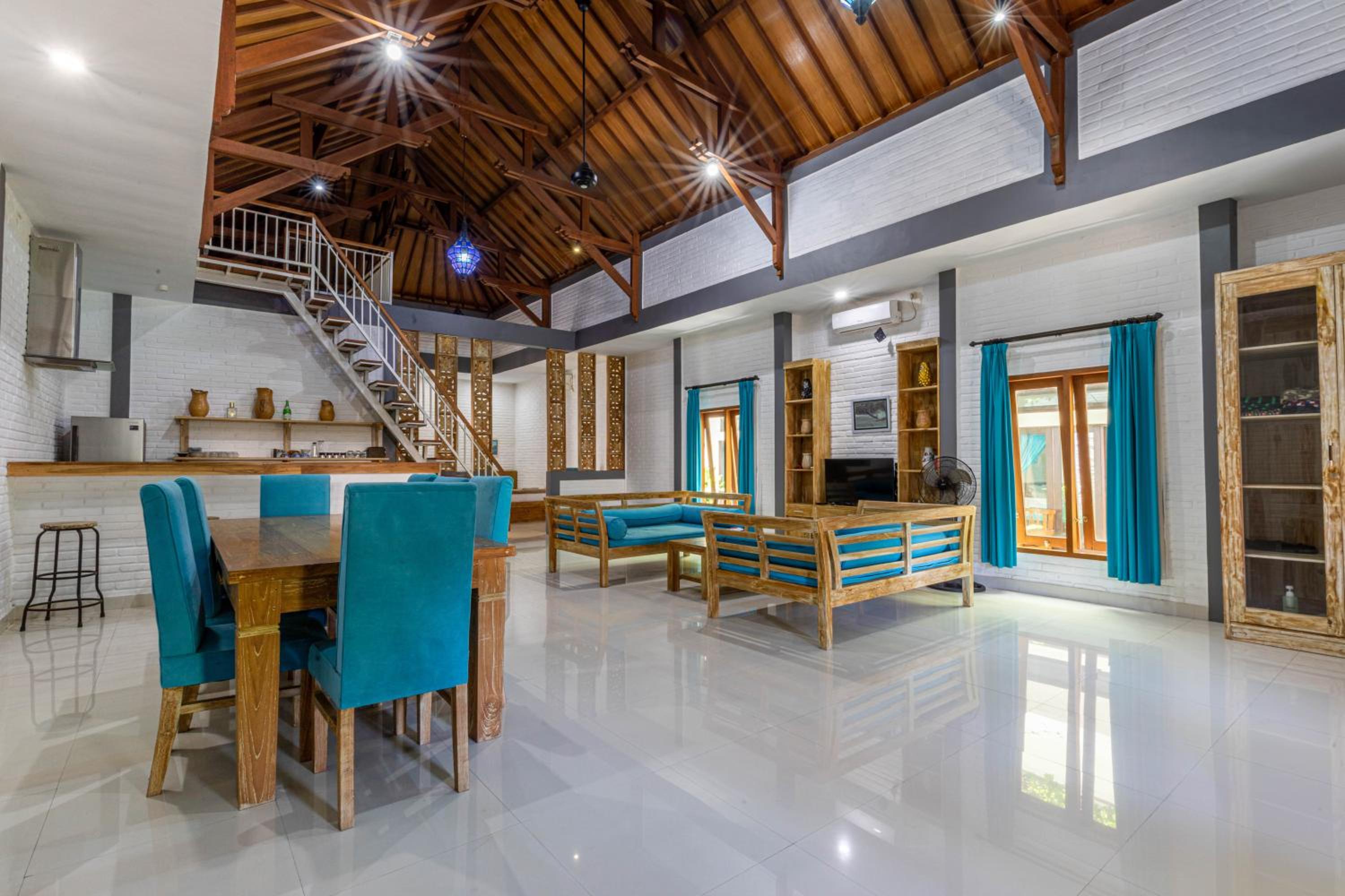 Surf Retreat Villa Sari Bali view 2