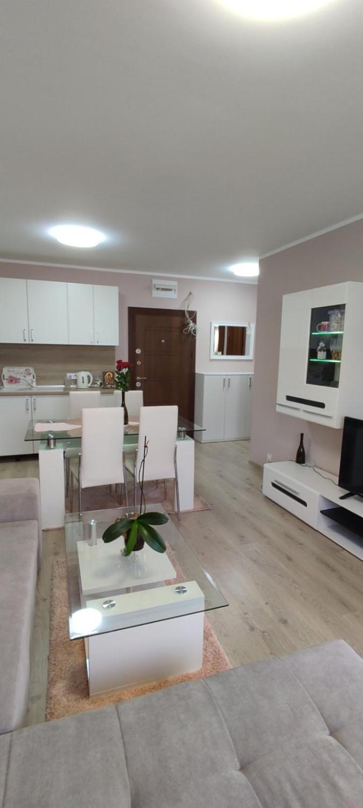 Luxury and stylish apartmen, metro station Obelya