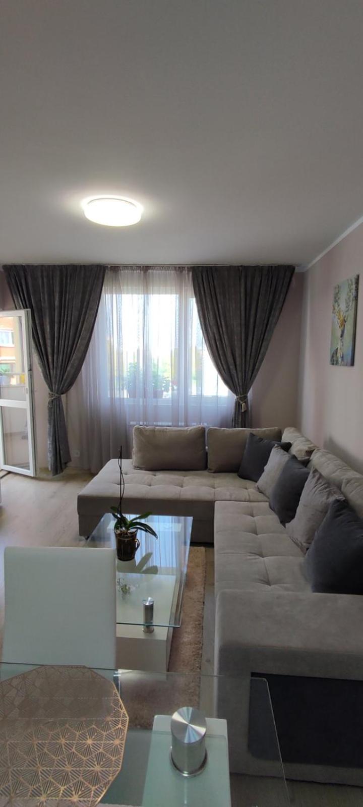 Luxury and stylish apartmen, metro station Obelya