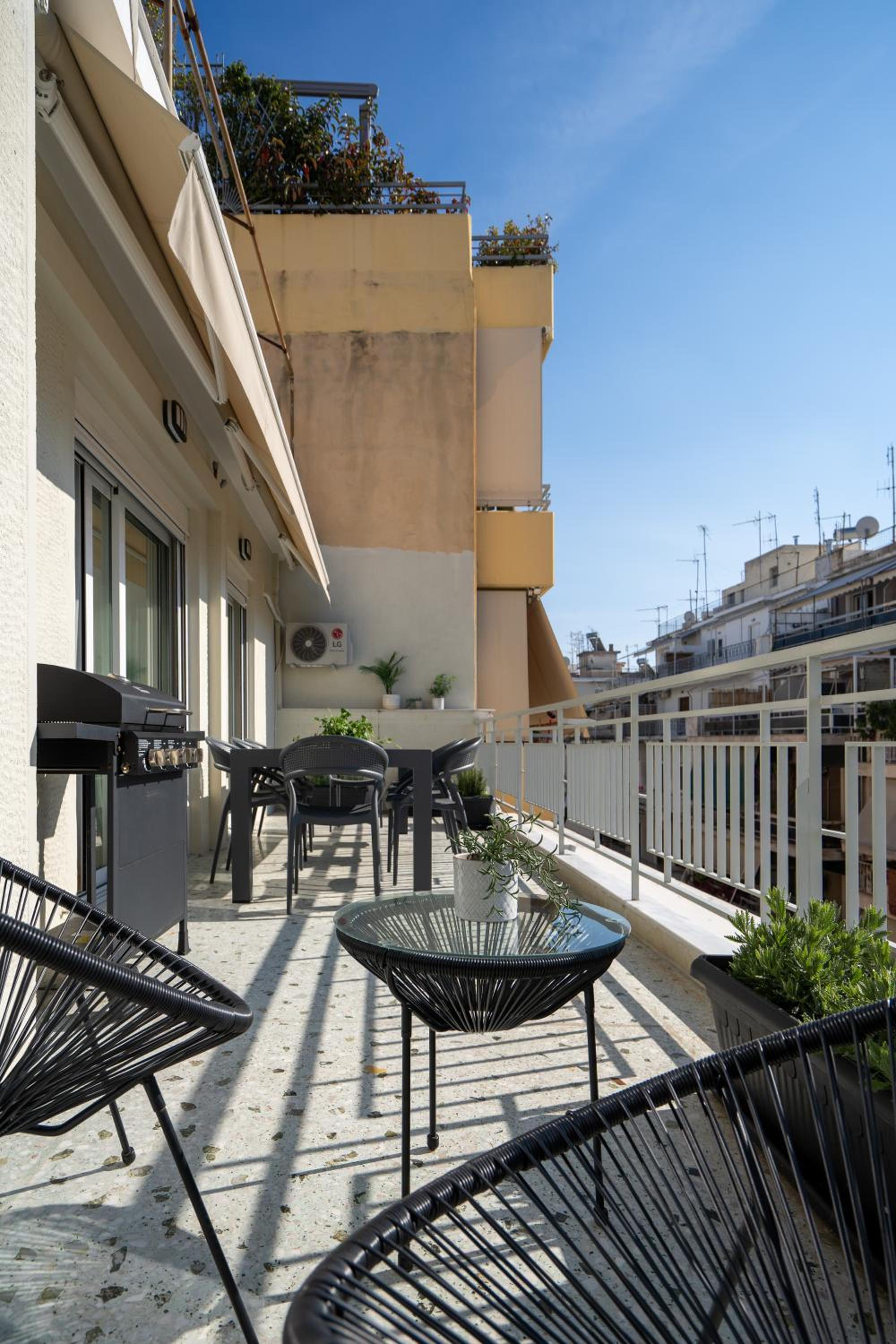 Deluxe 4 Bedrooms Apartment in Athens Center
