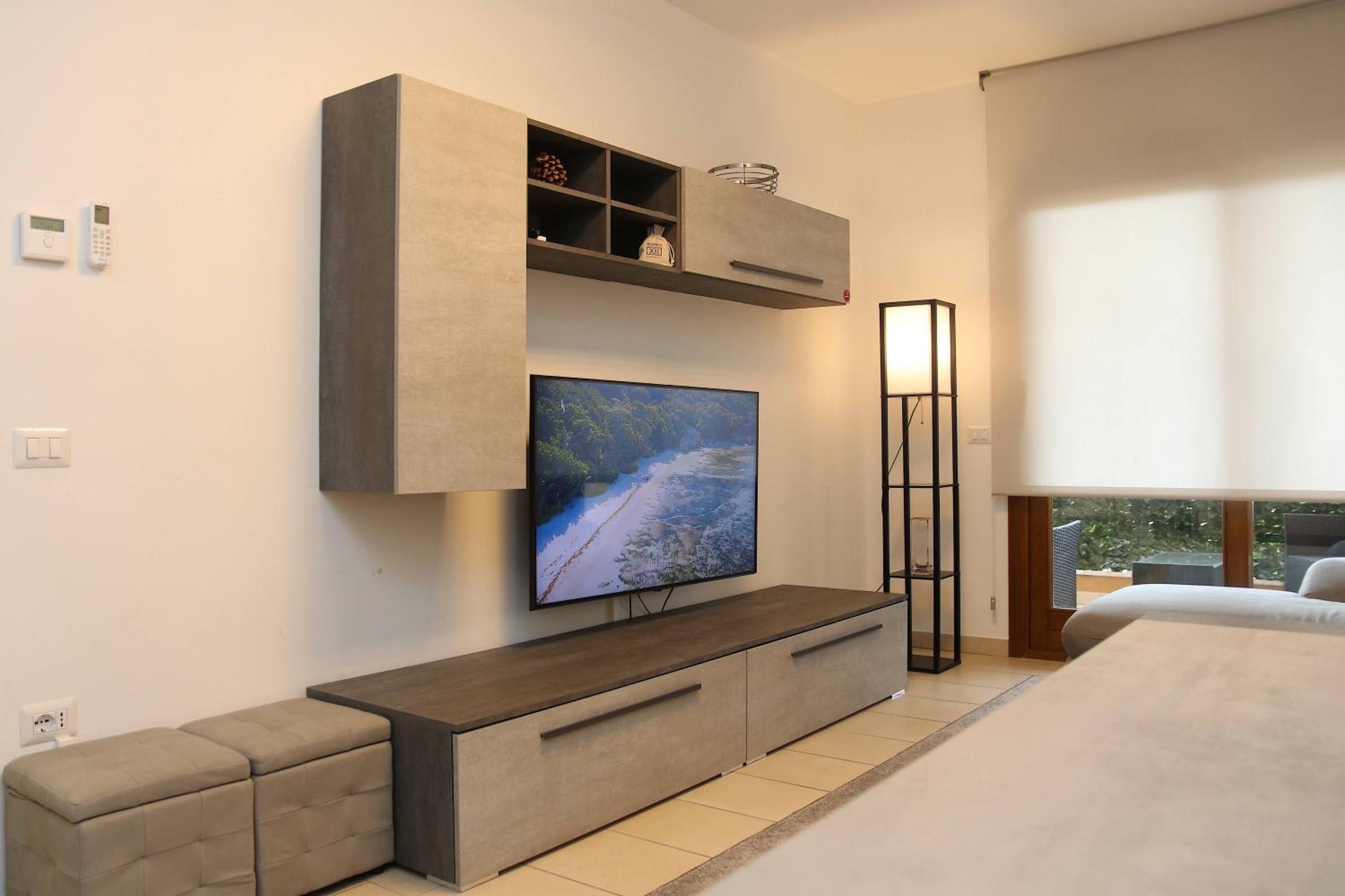 Comfy Living! Renovated 2 Rooms at Ambra Apartments-Lift-Secure Parking-Great Area! view 3