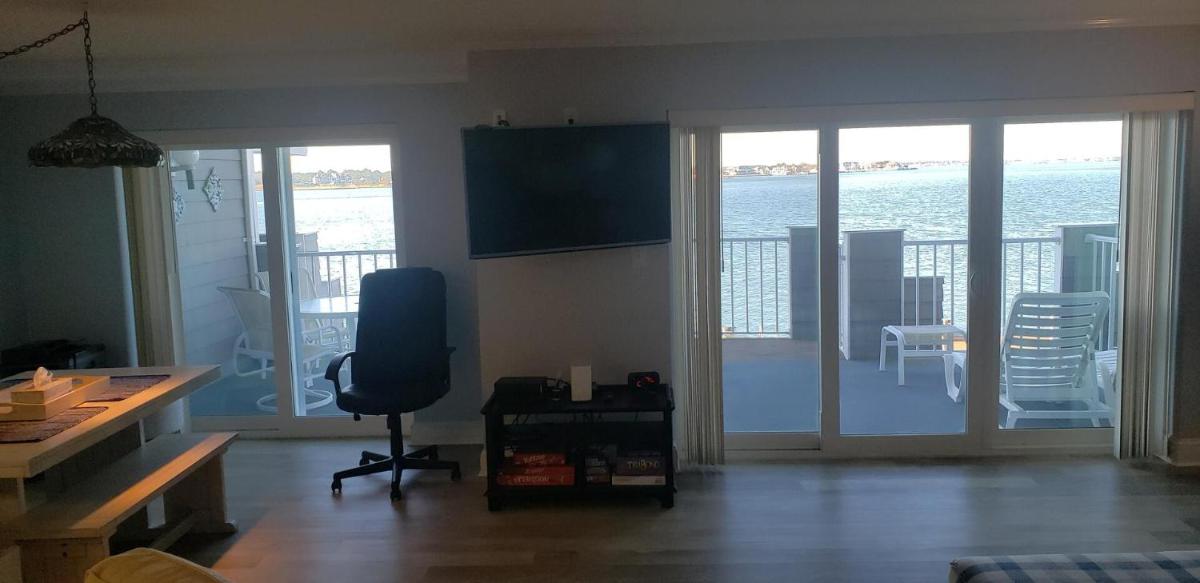 Harbour Island 106L condo