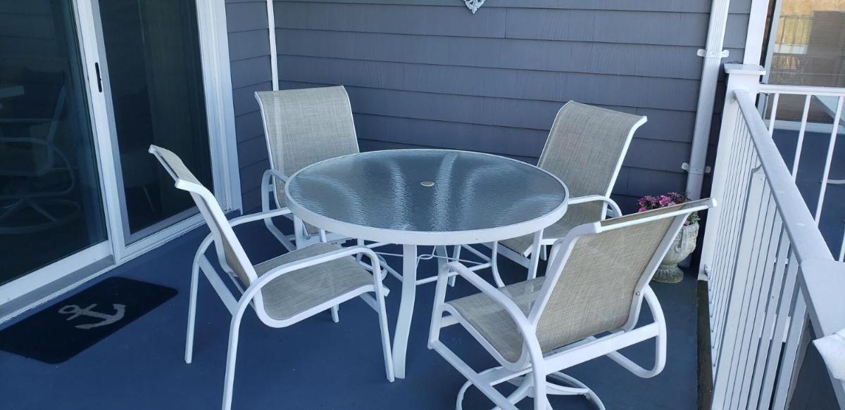 Harbour Island 106L condo