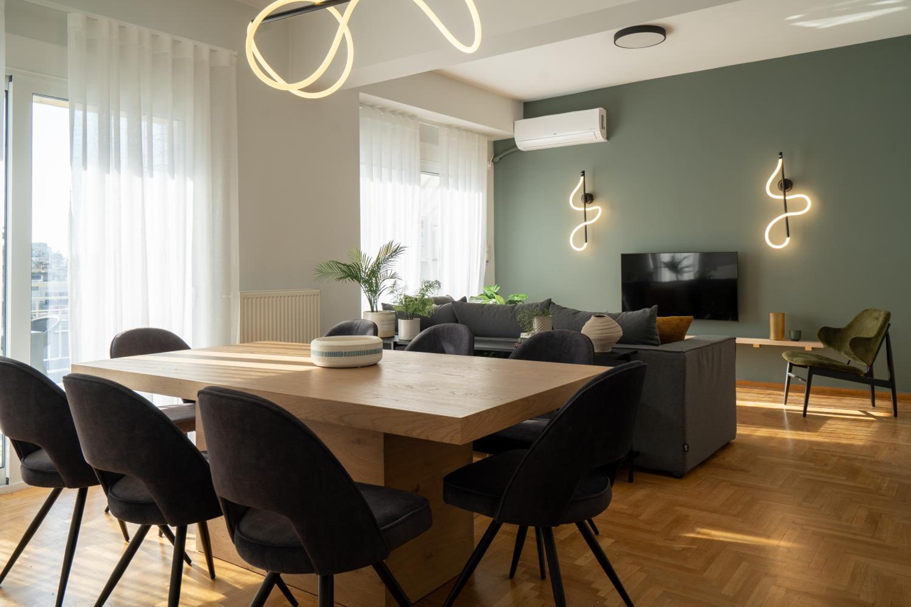 Deluxe 4 Bedrooms Apartment in Athens Center