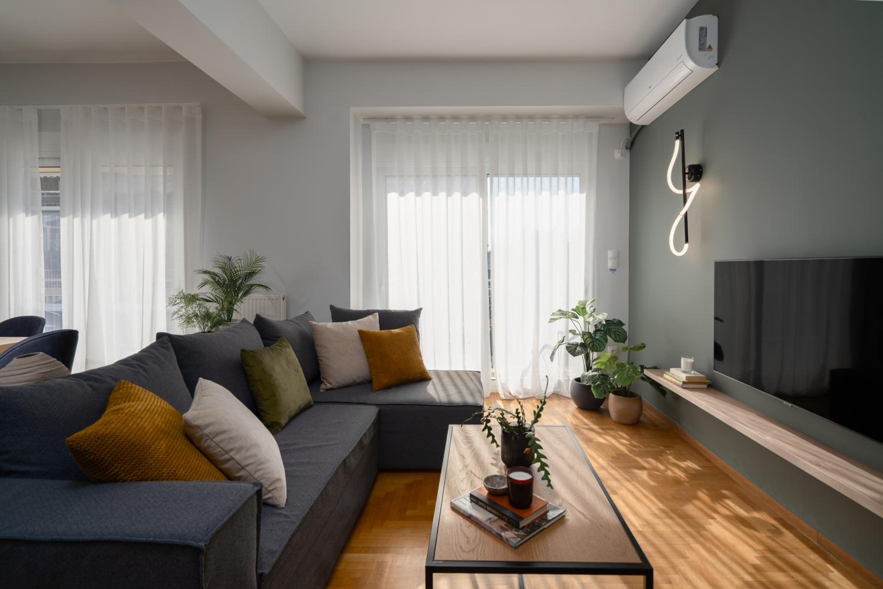 Deluxe 4 Bedrooms Apartment in Athens Center