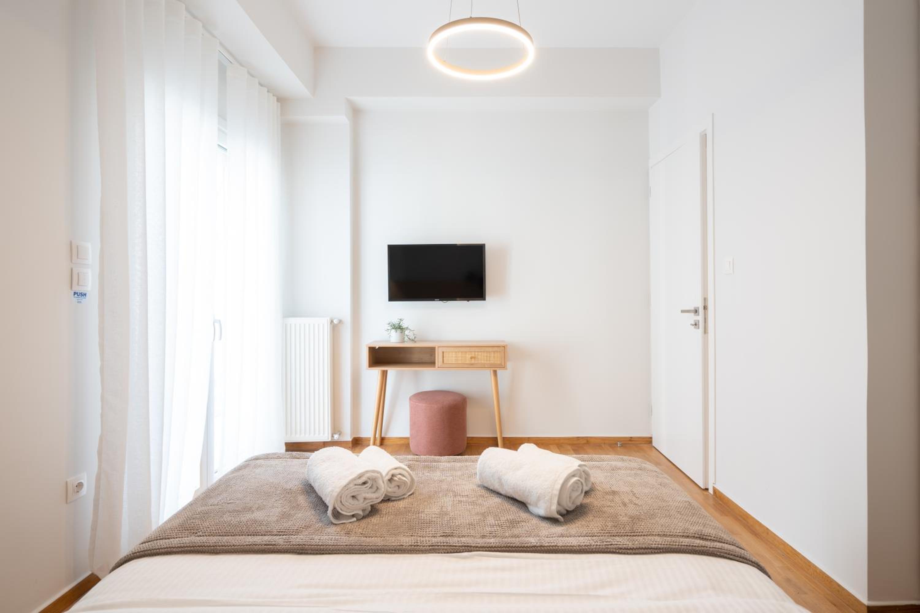 Deluxe 4 Bedrooms Apartment in Athens Center