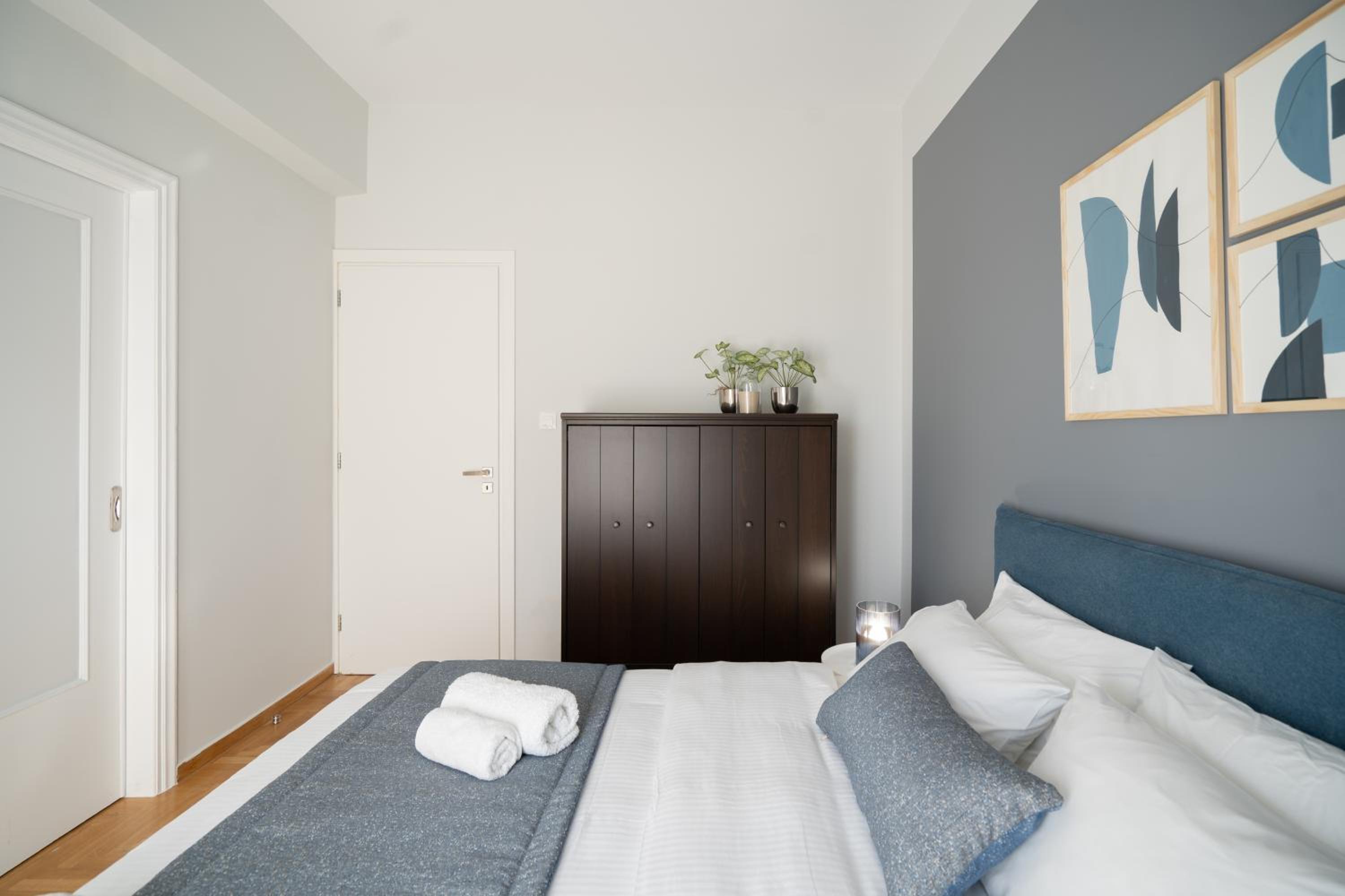 Deluxe 4 Bedrooms Apartment in Athens Center