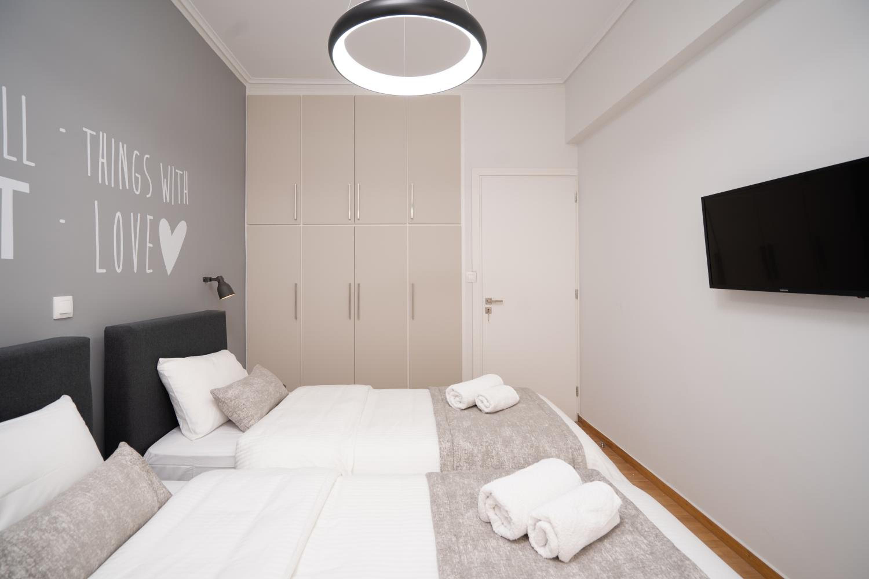 Deluxe 4 Bedrooms Apartment in Athens Center