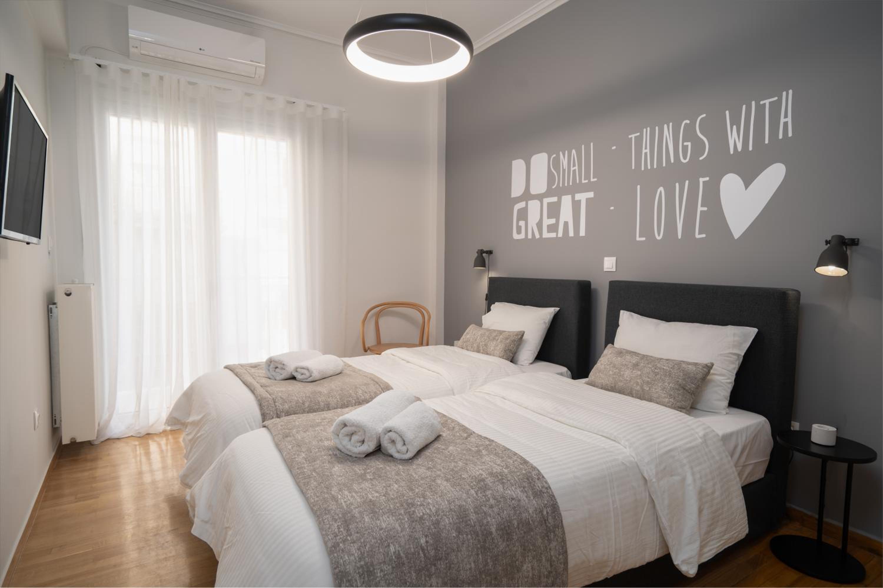 Deluxe 4 Bedrooms Apartment in Athens Center