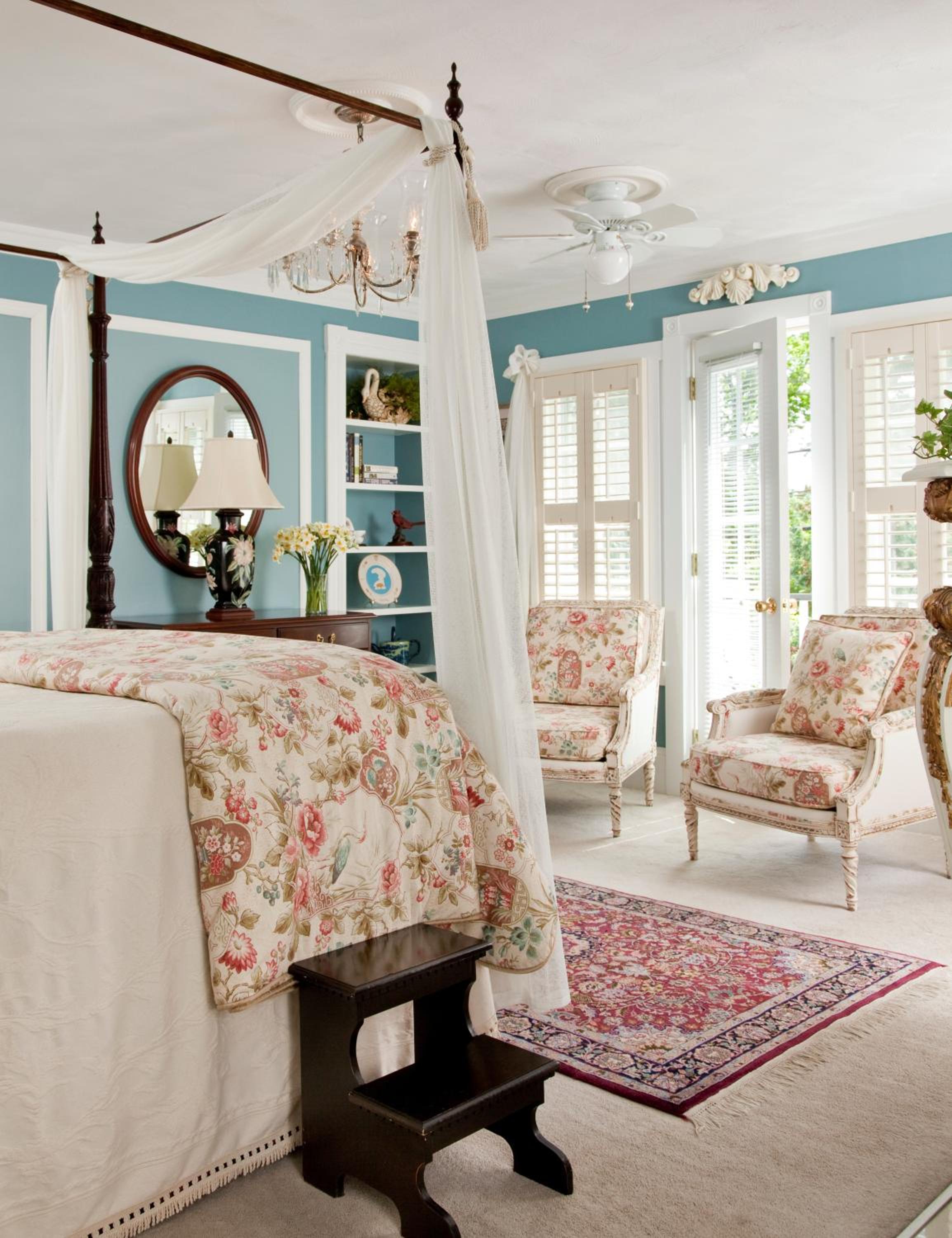 White Doe Inn Bed & Breakfast