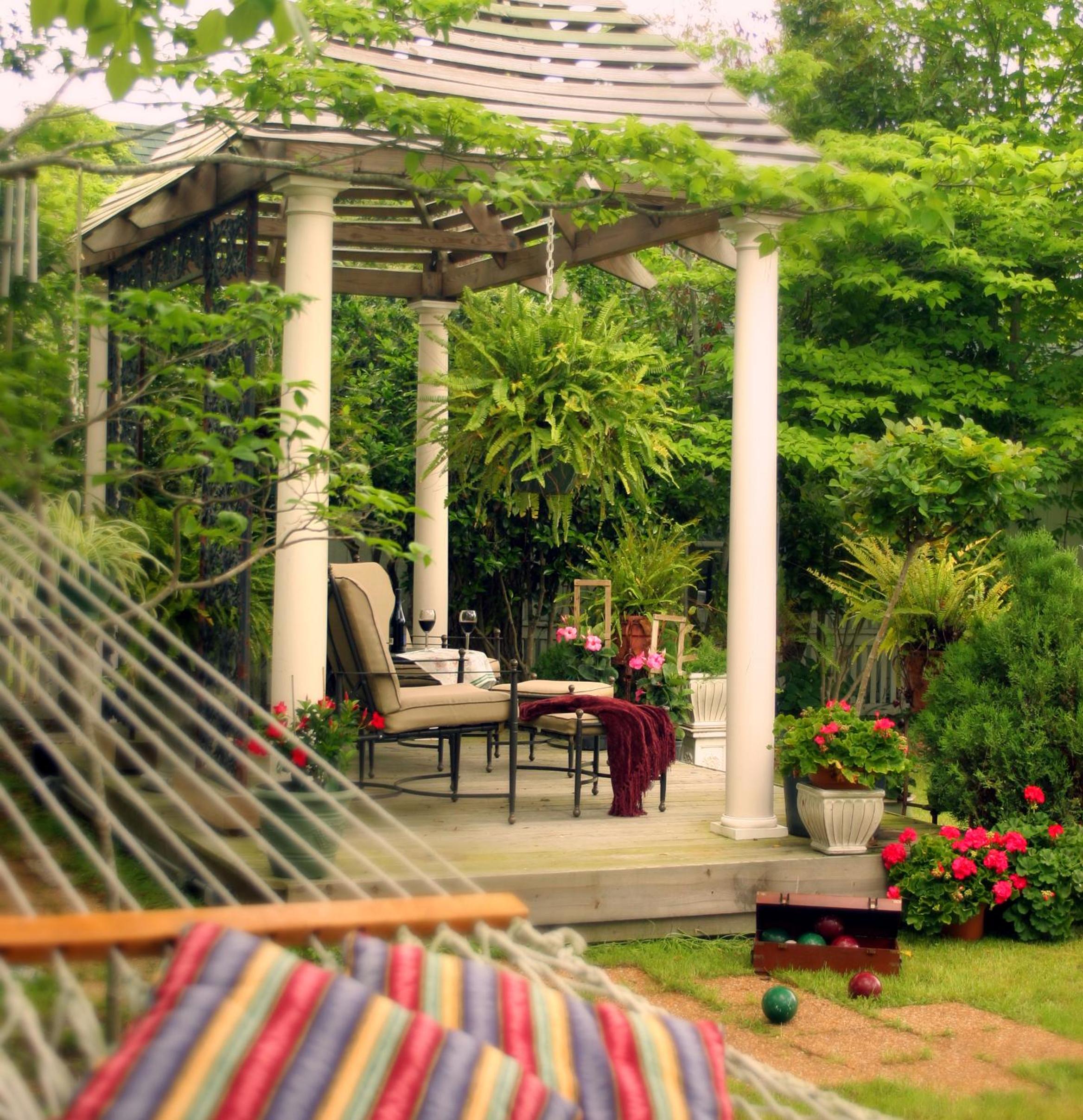 White Doe Inn Bed & Breakfast