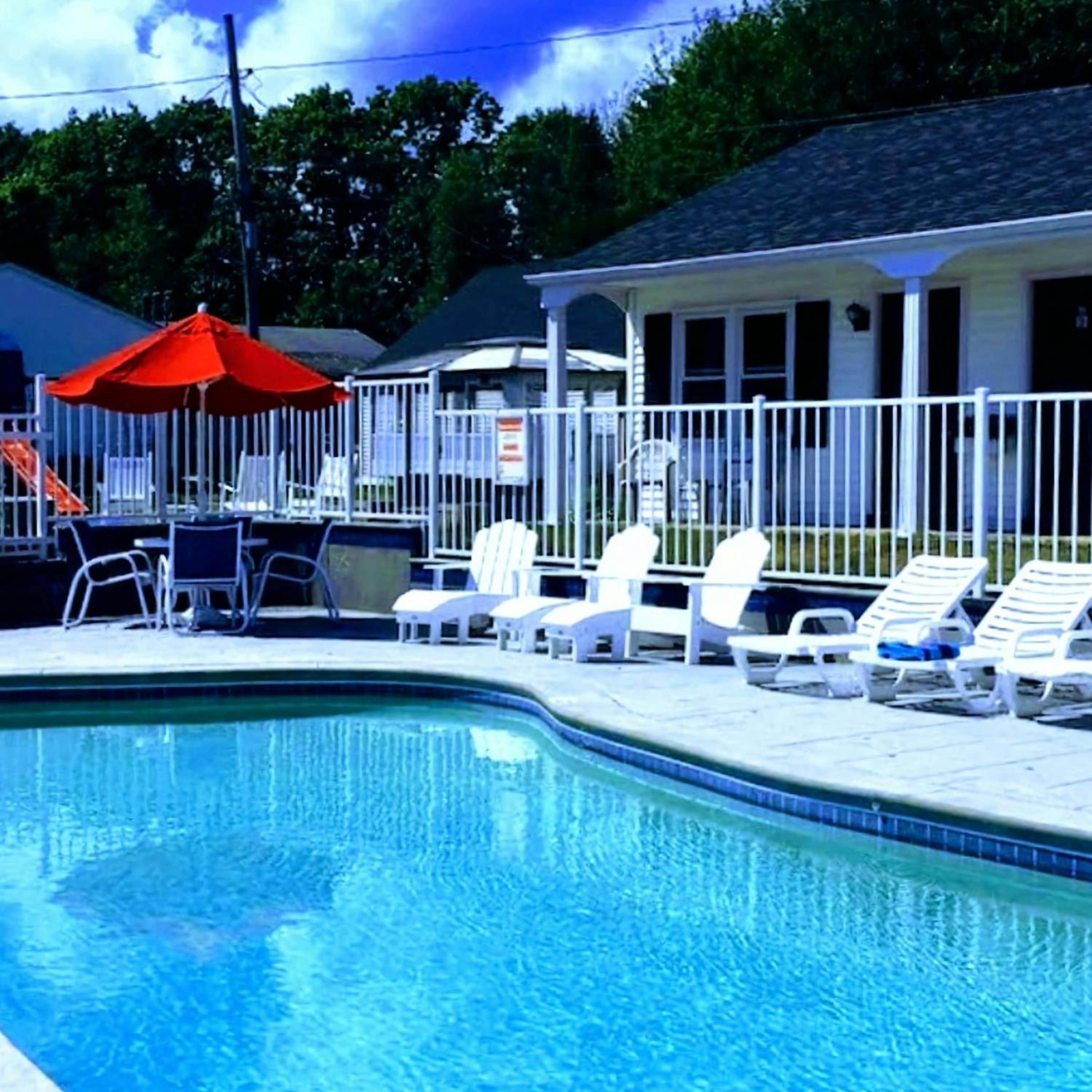 Carriage House Motel Cottages & Suites