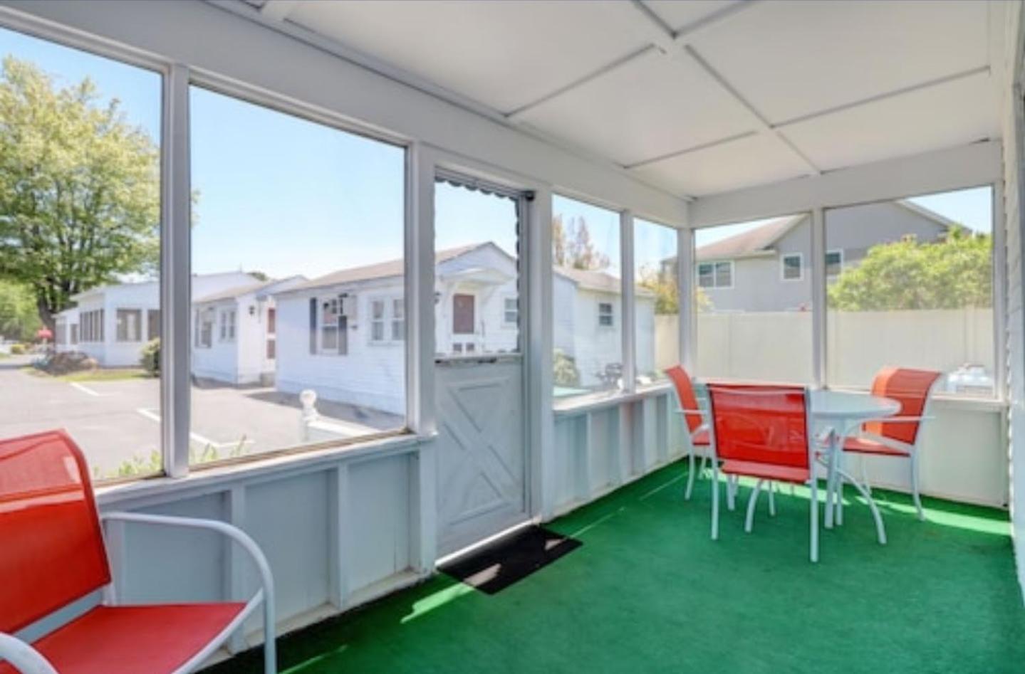 Carriage House Motel Cottages & Suites