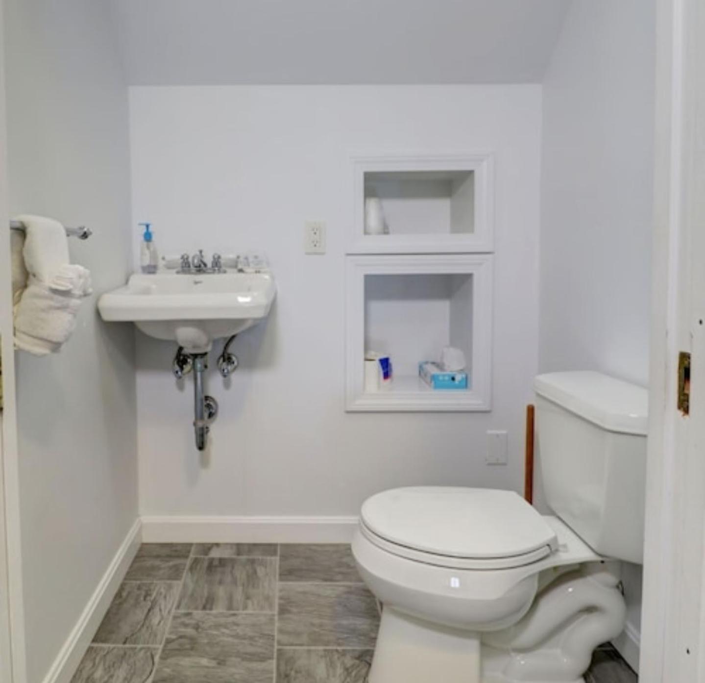 Carriage House Motel Cottages & Suites