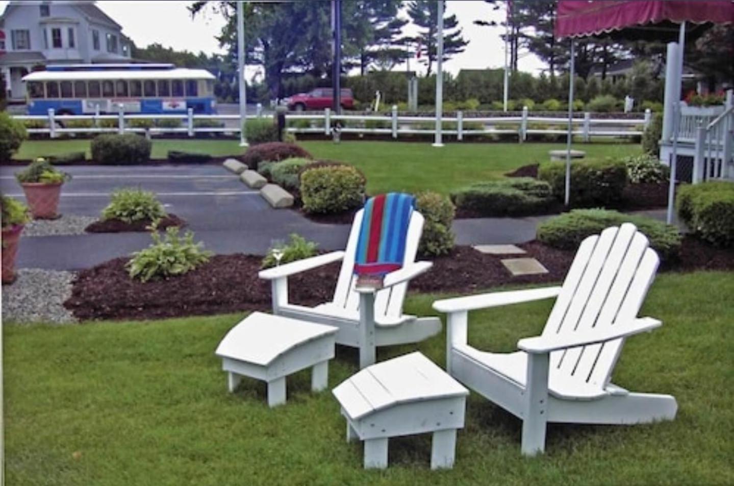 Carriage House Motel Cottages & Suites