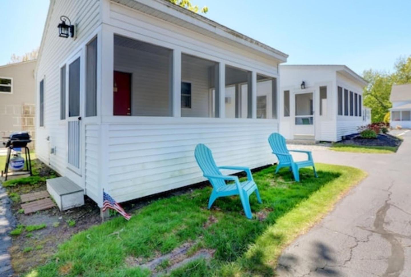 Carriage House Motel Cottages & Suites