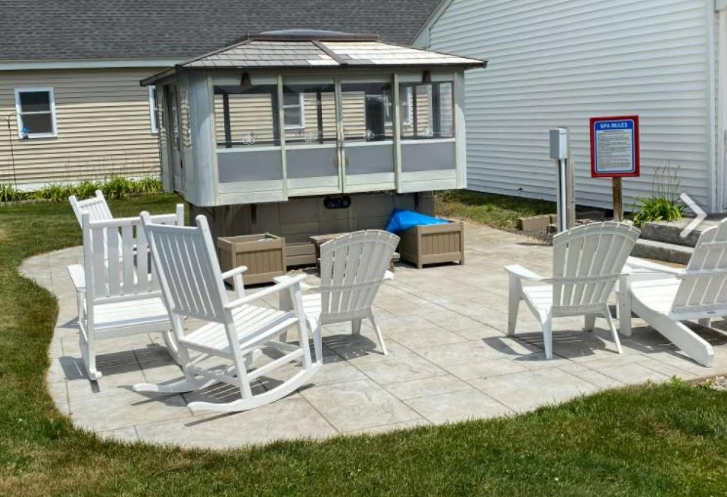 Carriage House Motel Cottages & Suites