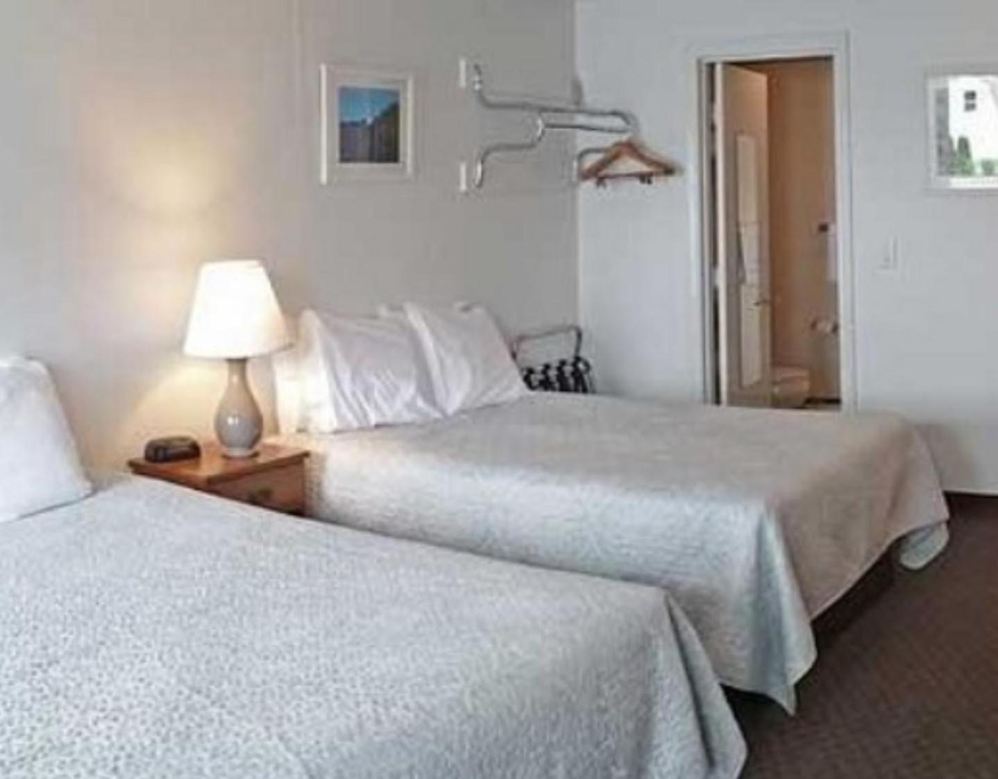 Carriage House Motel Cottages & Suites