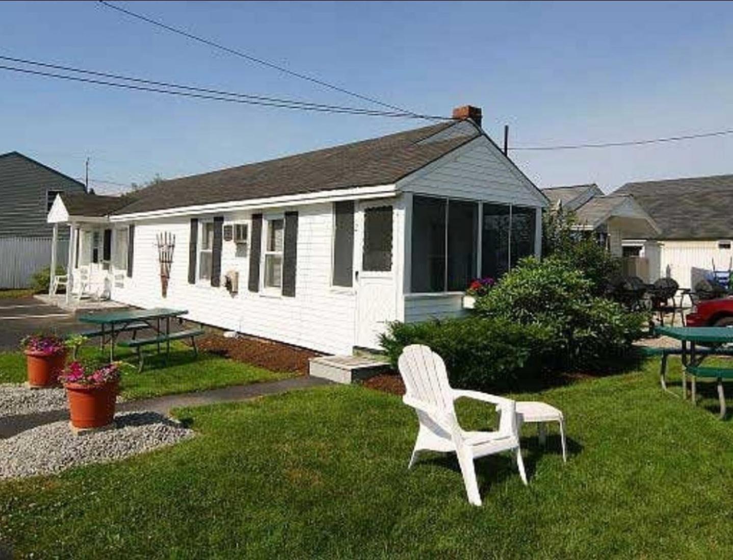 Carriage House Motel Cottages & Suites